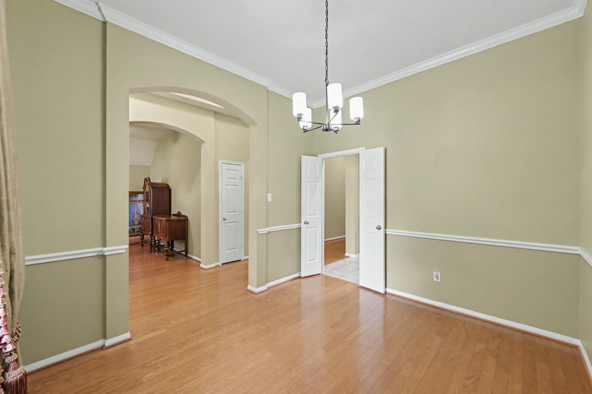 26 N Brooksedge Circle, The Woodlands, TX 77382 Alternate view of the formal dining room with French door access to the kitchen.
