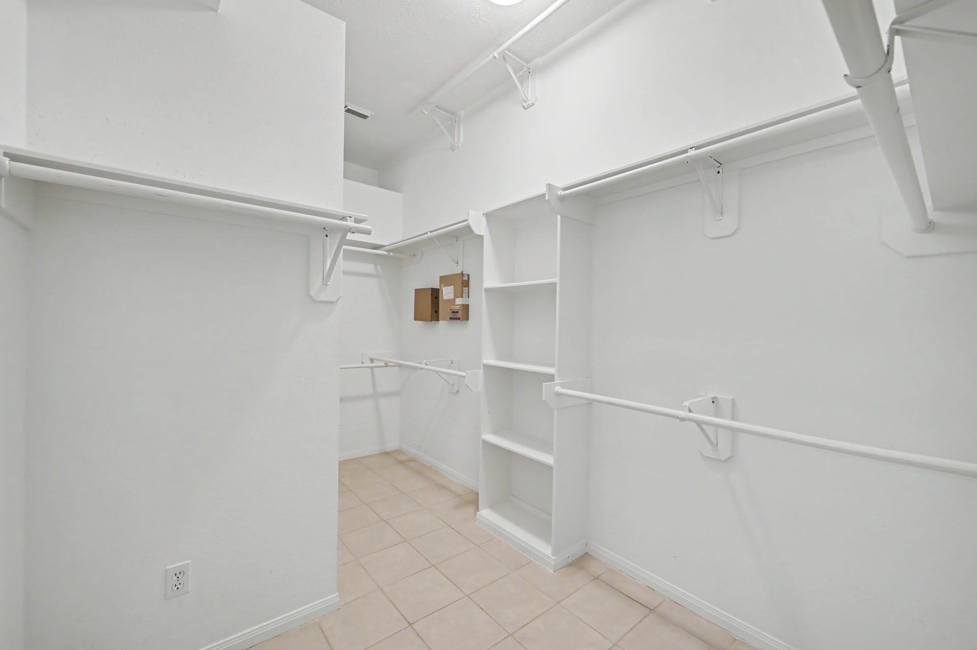 26 N Brooksedge Circle, The Woodlands, TX 77382 Large walk-in closet in the primary suite with built-in shelving.