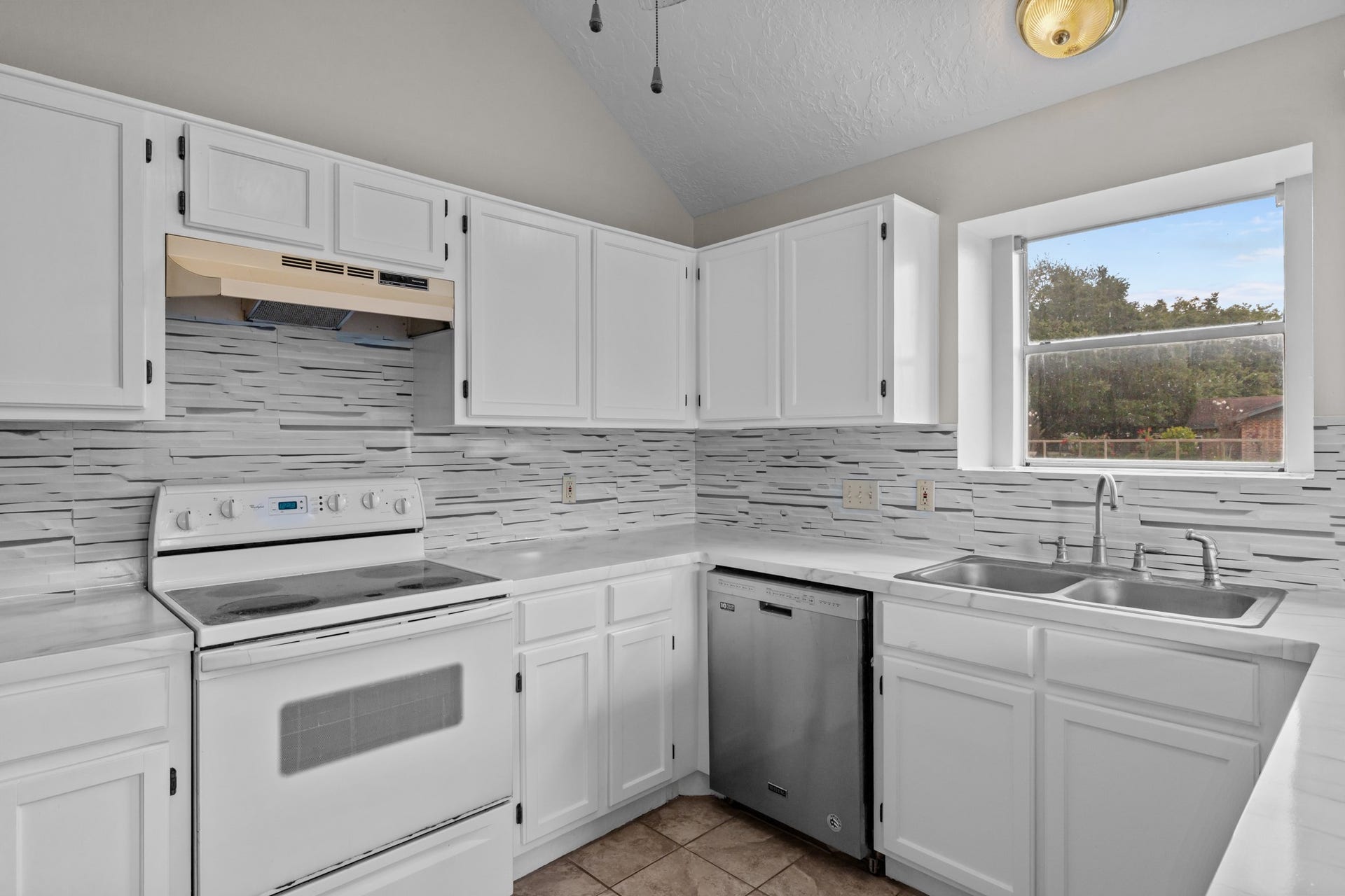 3855 County Road 960, Alvin, TX 77511 3855 County Road 960, Alvin, TX 77511