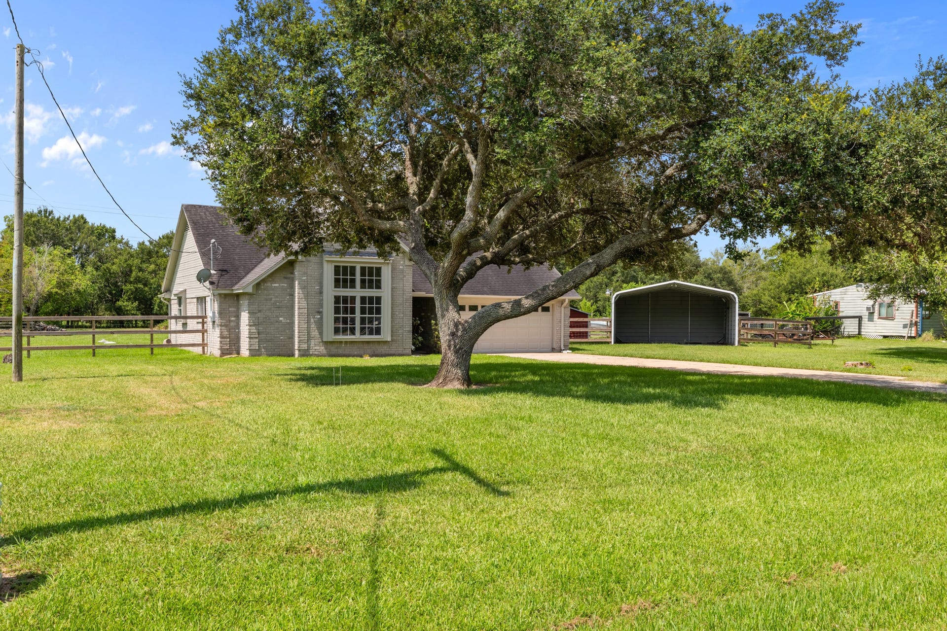 3855 County Road 960, Alvin, TX 77511 3855 County Road 960, Alvin, TX 77511