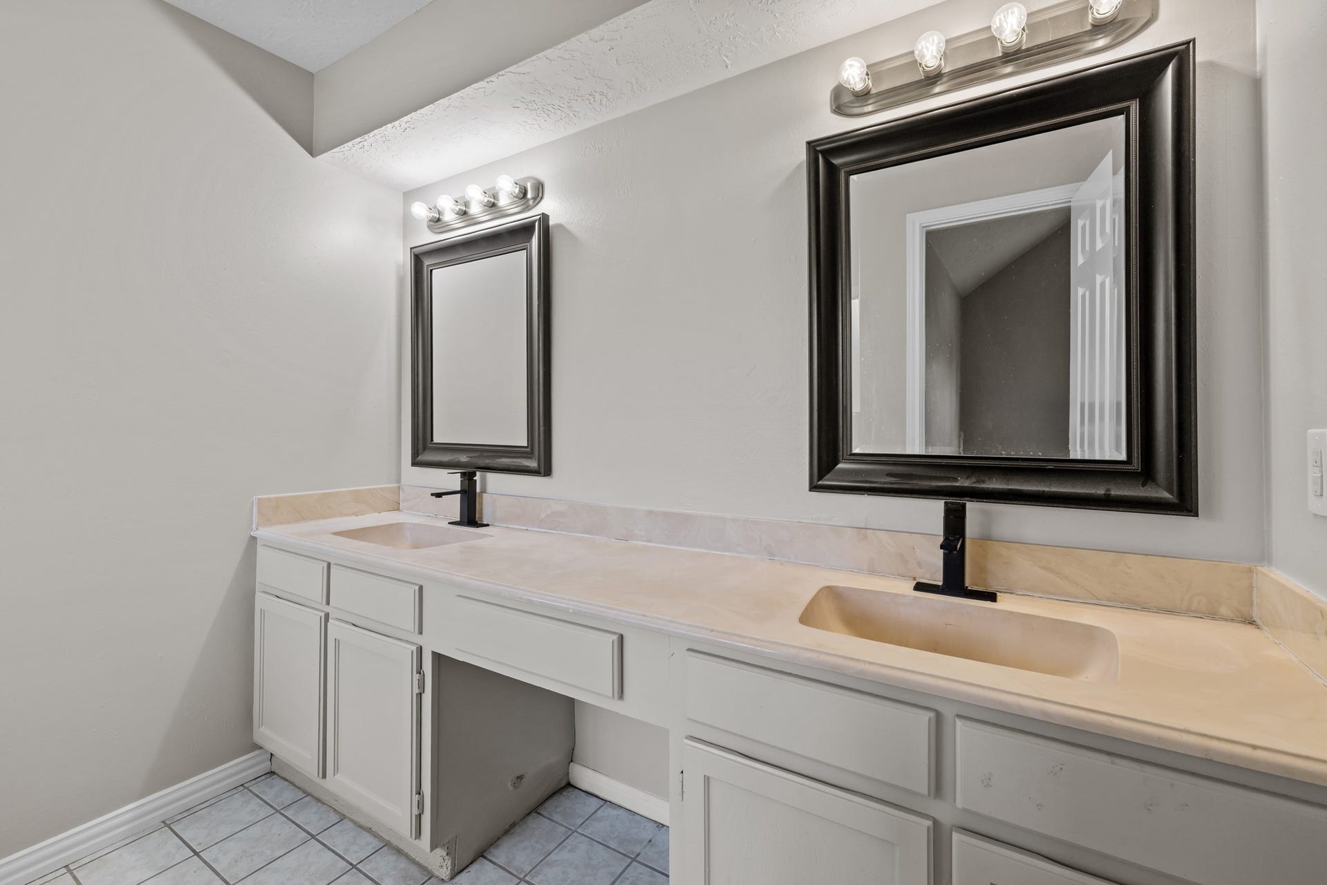3855 County Road 960, Alvin, TX 77511 3855 County Road 960, Alvin, TX 77511