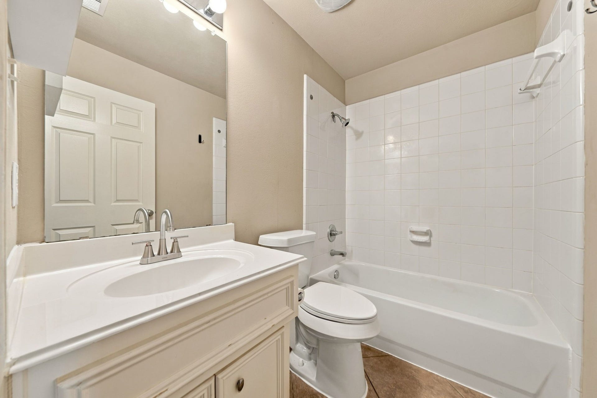 1828 Wheeler Street, Houston, TX 77004 The full bath located on the first floor includes a new toilet and upgraded sink faucet!