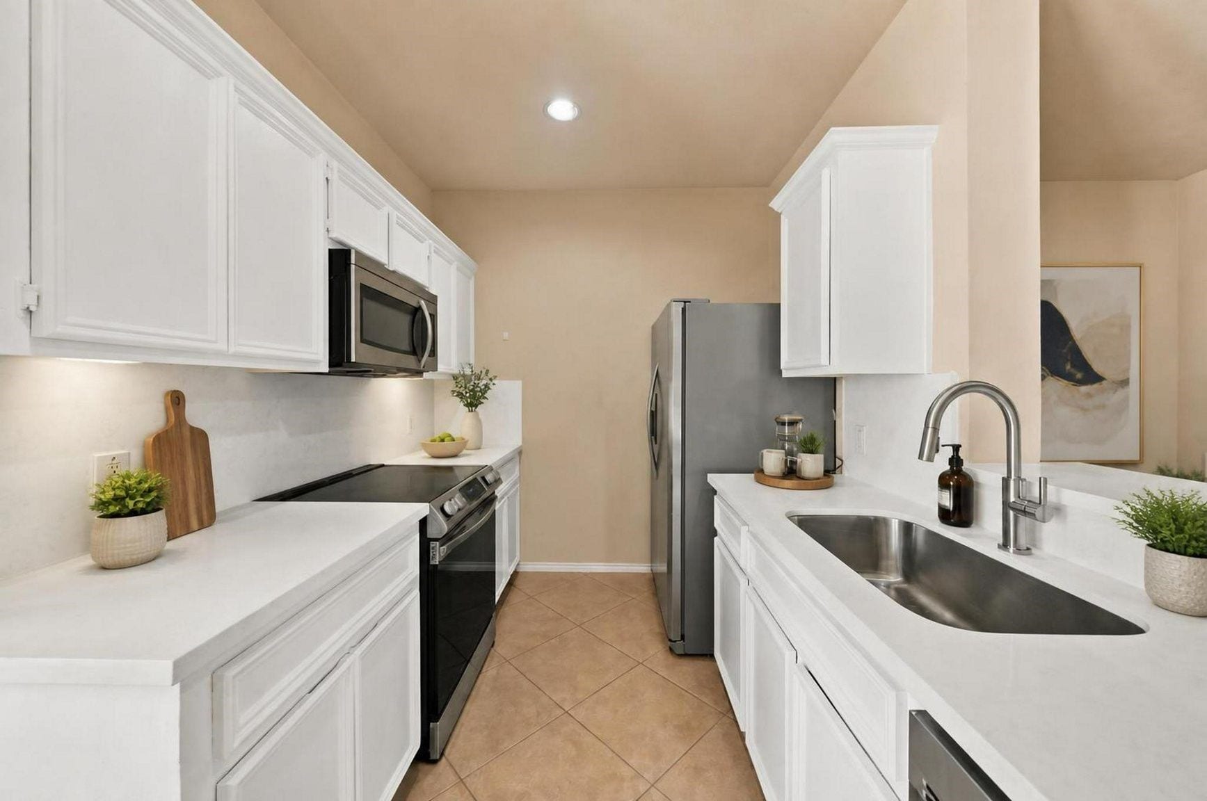 1828 Wheeler Street, Houston, TX 77004 The kitchen has been refreshed with brand new Quartz countertops that were carried up the back wall, a new stainless steel sink and kitchen faucet were also added and the refrigerator remains with the home! The bar top was also extended to make room for barstools! *This photo is virtually staged*