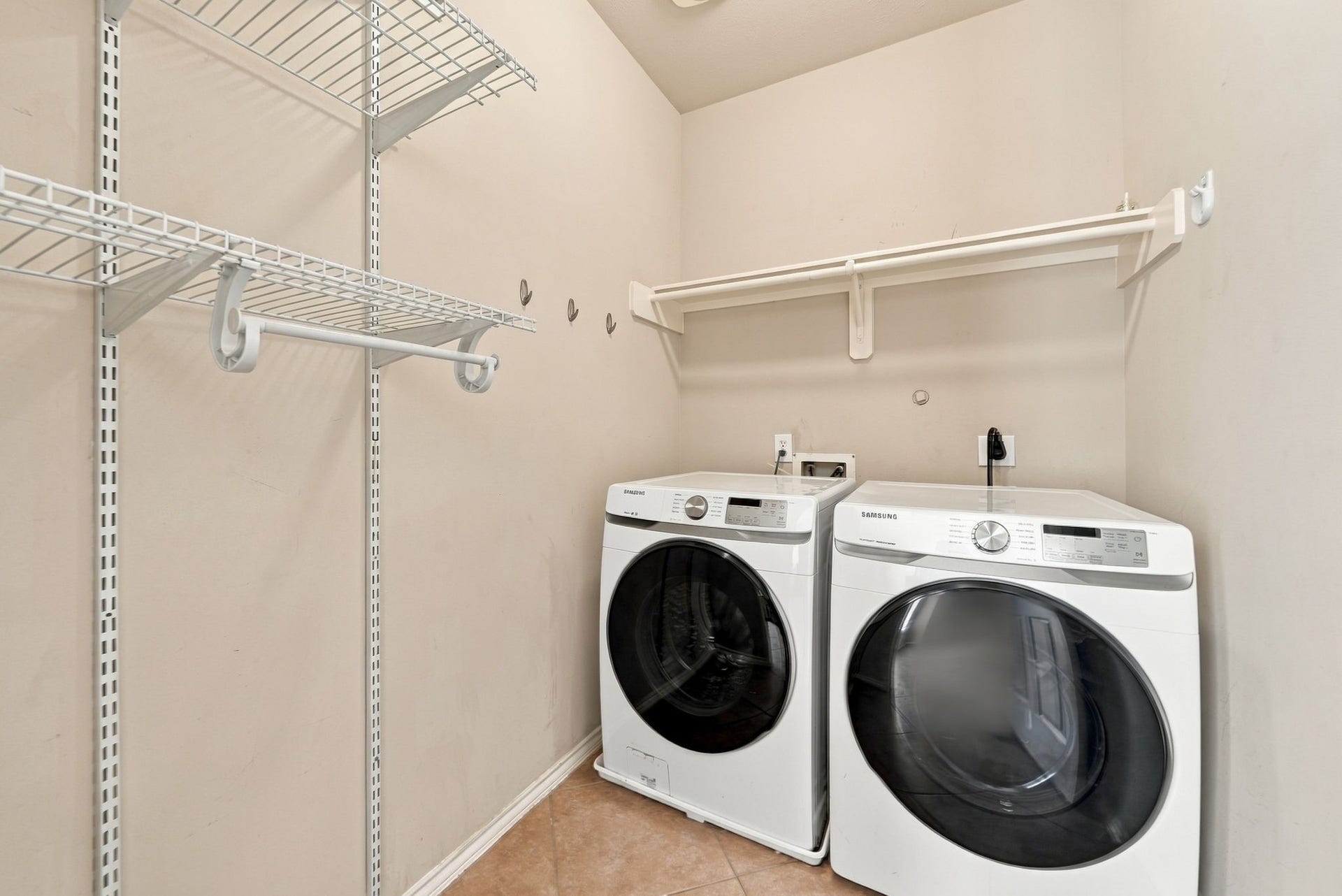1828 Wheeler Street, Houston, TX 77004 The laundry room is conveniently located just off of the kitchen and breakfast room and the washer and dryer will stay with the home!