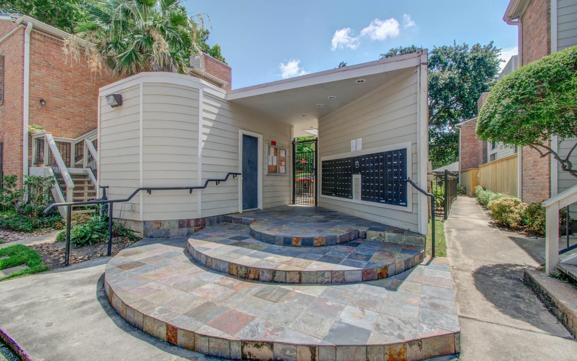 2001 Bering Drive, #3M, Houston, TX 77057