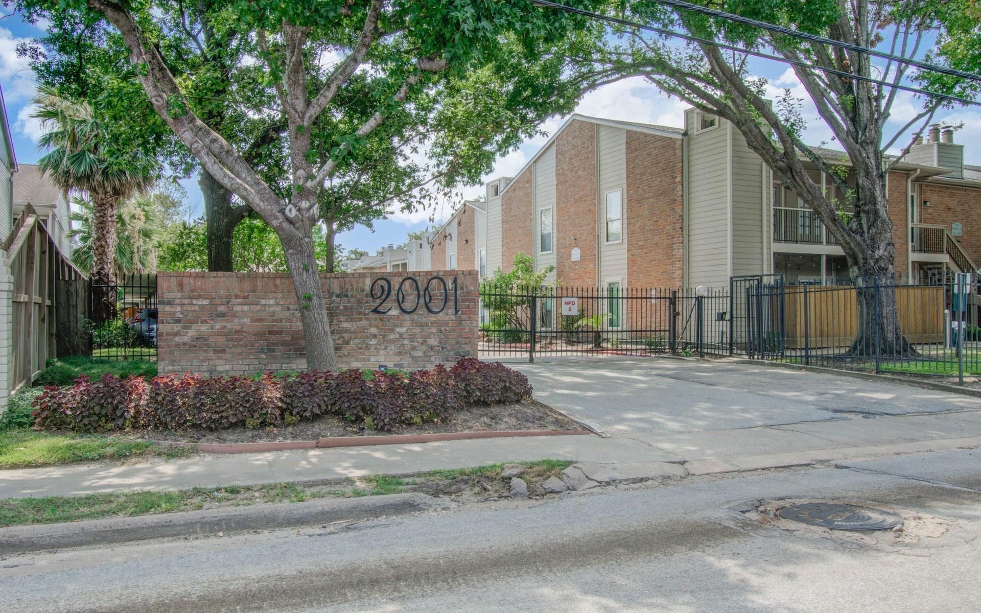 2001 Bering Drive, #3M, Houston, TX 77057