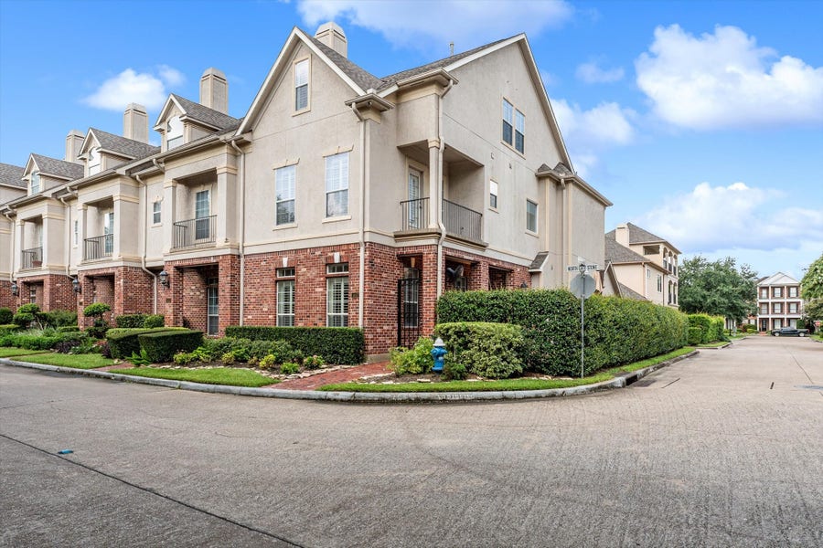 Property photo for 447 N Gate Stone, Houston, TX