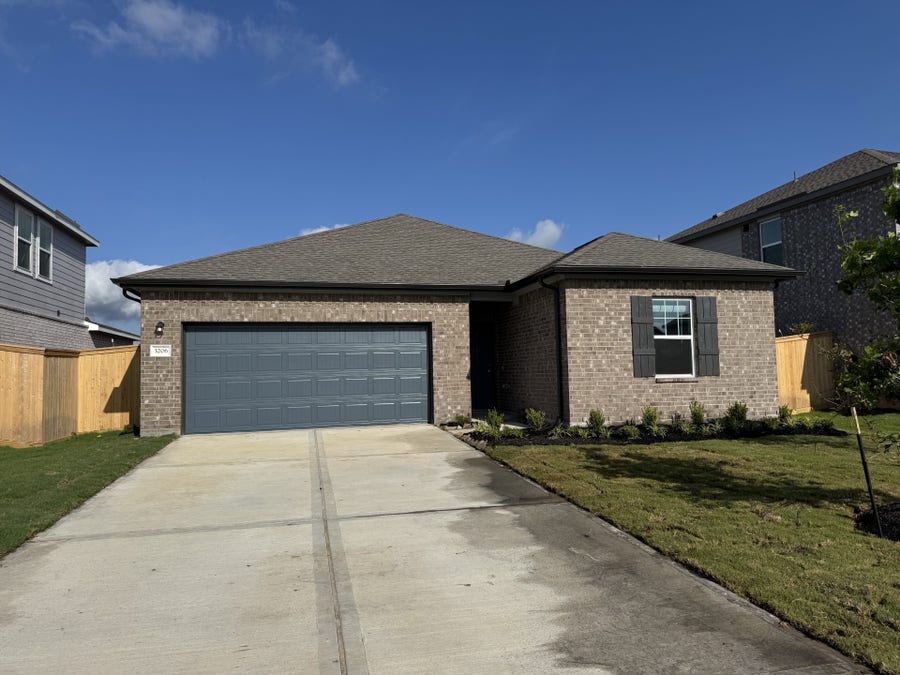 Property photo for 3206 Diamond View Lane, Angleton, TX