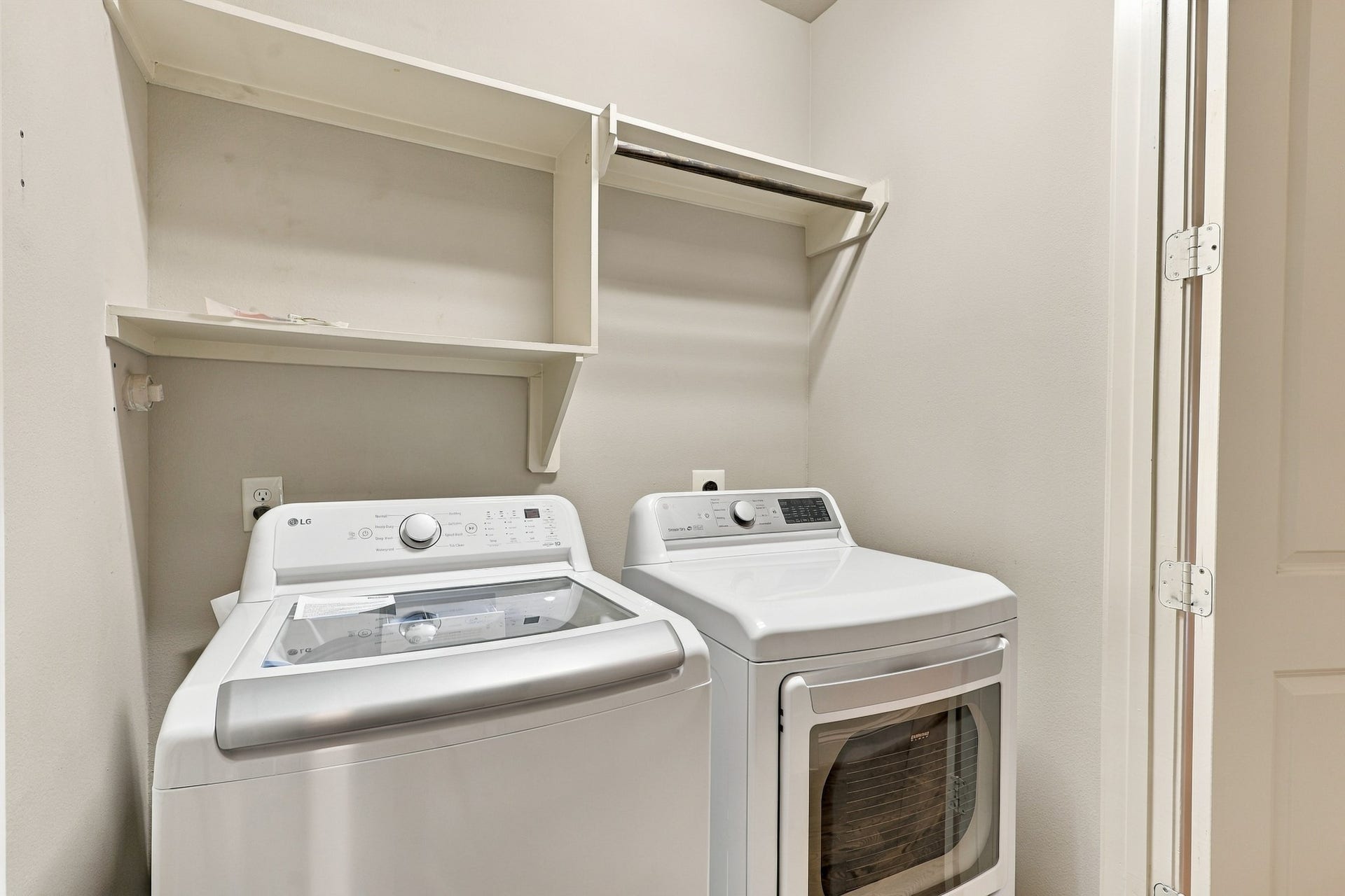 2217 Bastrop Street, Houston, TX 77003 Washer and dryer included on second floor.