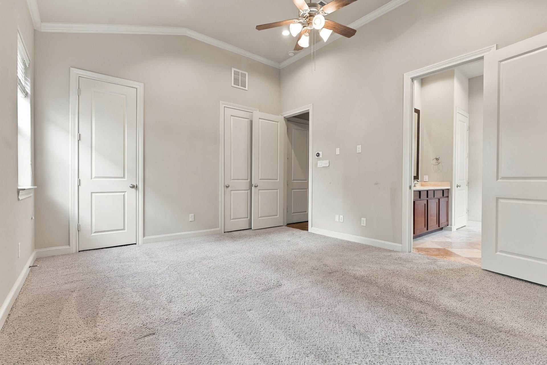 2217 Bastrop Street, Houston, TX 77003 Double closets in primary bedroom.