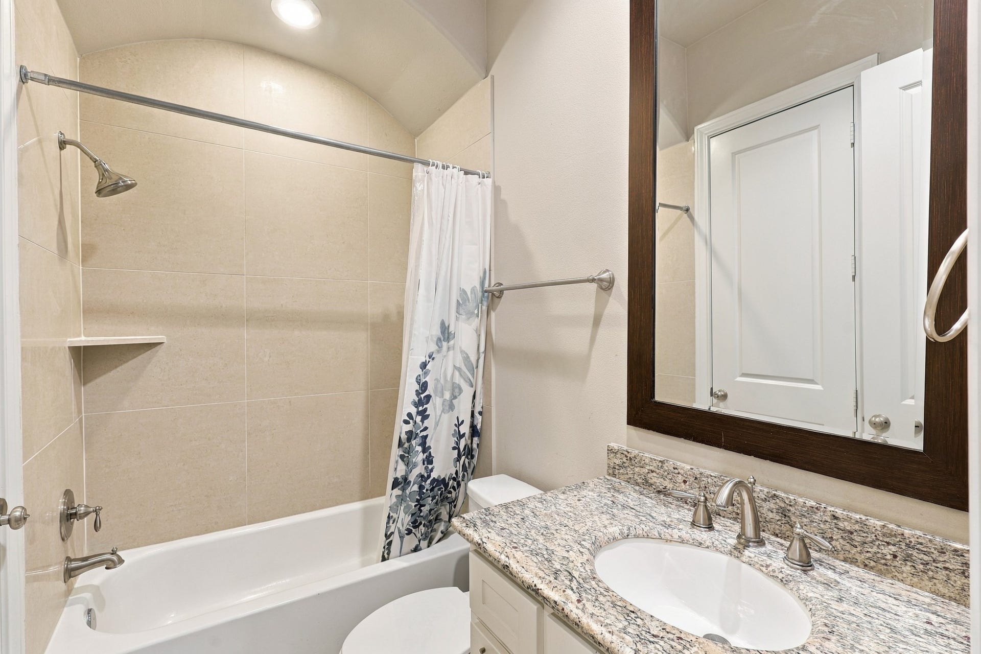 2217 Bastrop Street, Houston, TX 77003 Full bath connected to second bedroom and hallway.