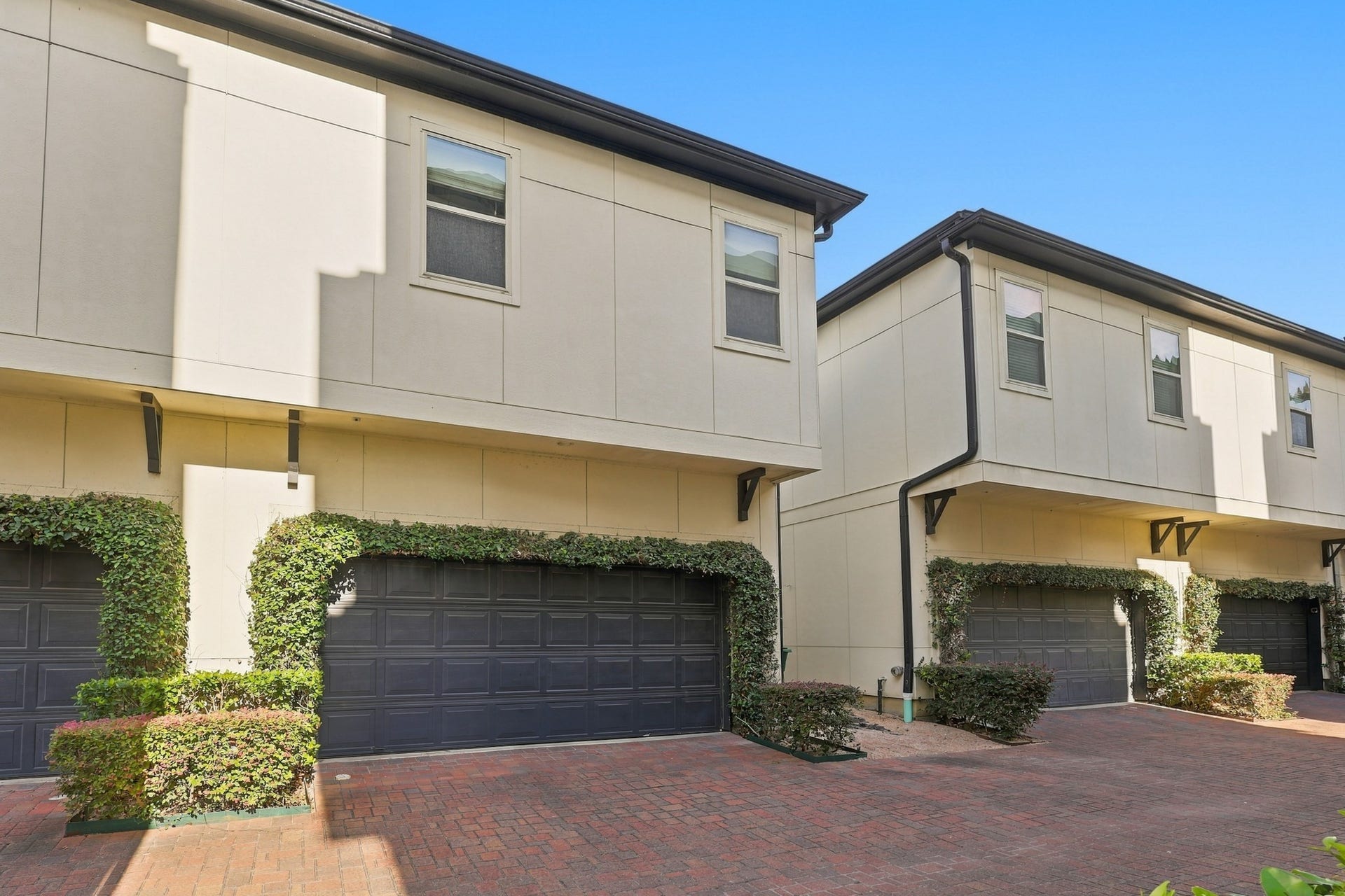 2217 Bastrop Street, Houston, TX 77003 Back of townhome in gated community.