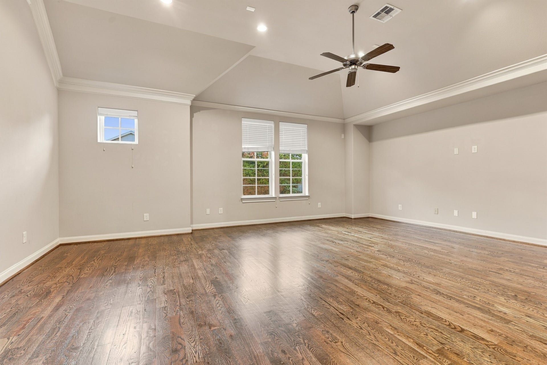 2217 Bastrop Street, Houston, TX 77003 Second-floor open-concept living and dining.