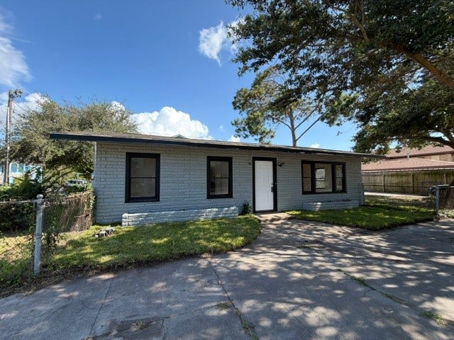 Property photo for 1028 Sealy Street, Galveston, TX