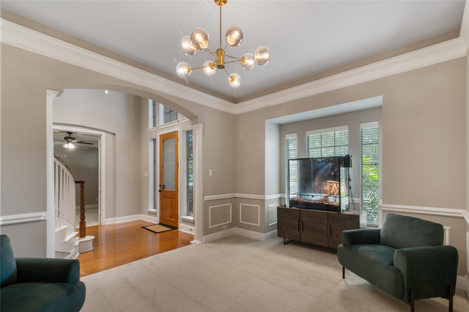2525 W Ranch Drive, Friendswood, TX 77546 Beautiful formal dining room with decorative wall trim, contemporary lighting, and clean lines makes this room easy to personalize and perfect for hosting.