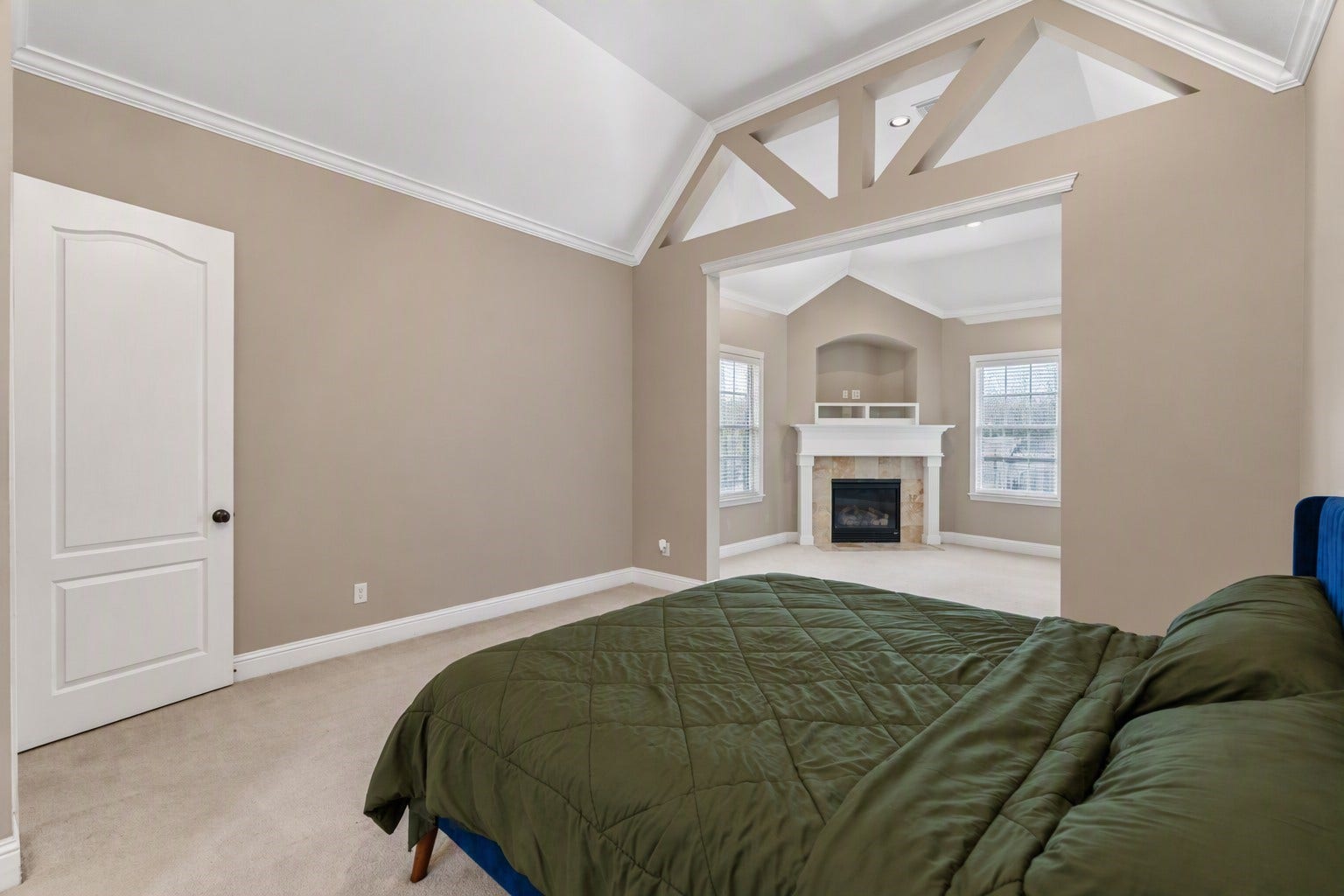 2525 W Ranch Drive, Friendswood, TX 77546 The master bedroom layout offers a relaxing space in an attached sitting room, for reading or unwinding while enjoying the ambiance of the fireplace.