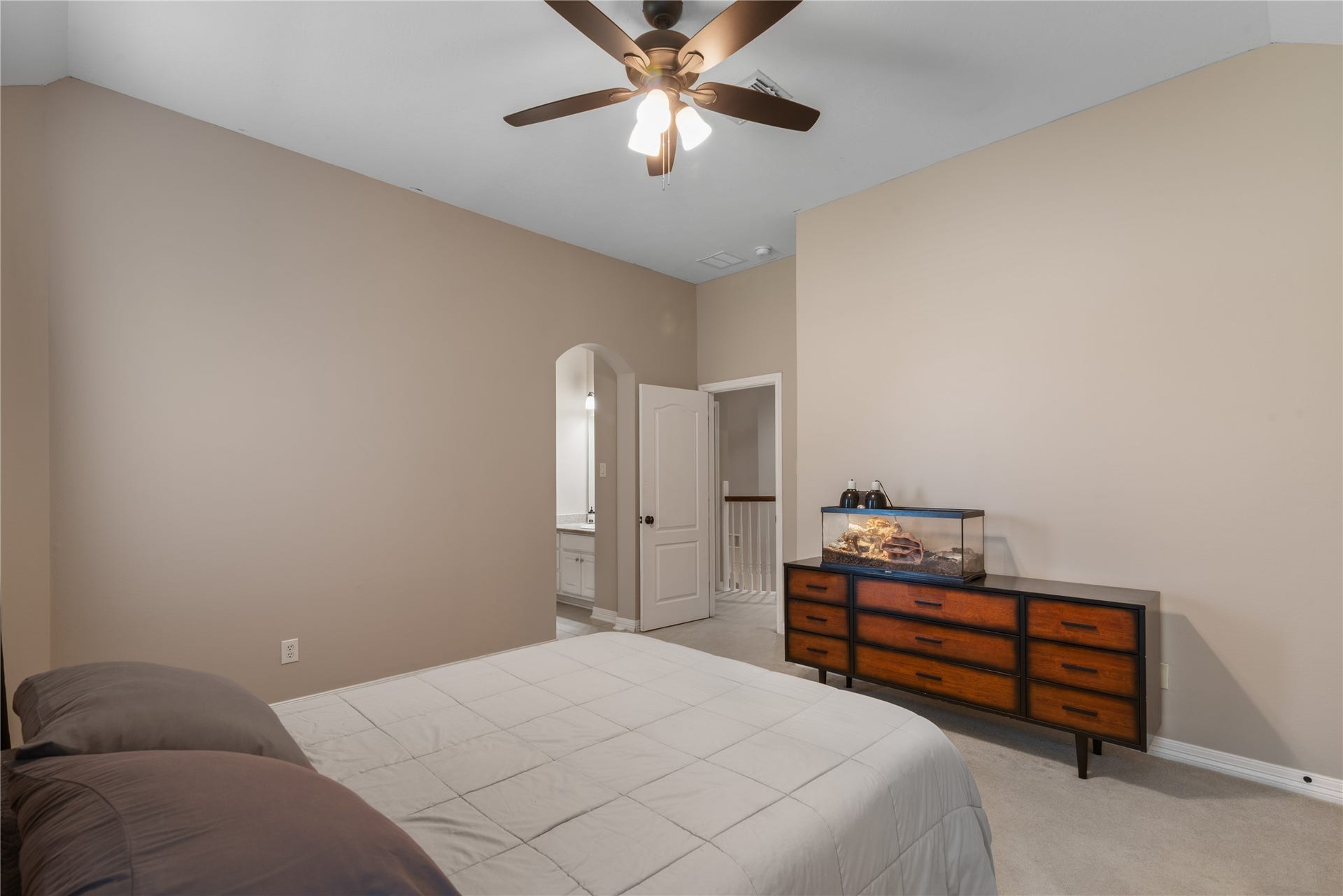 2525 W Ranch Drive, Friendswood, TX 77546 Another secondary bedroom upstairs off the game room with a shared bathroom with bedroom next door.