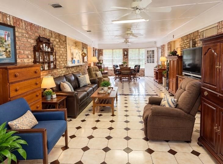 1000 Grove Street, Angleton, TX 77515