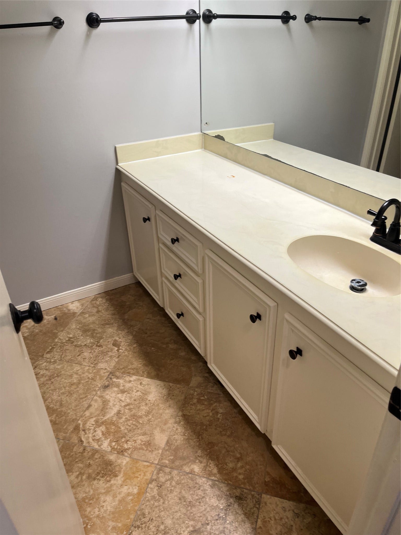 8011 Fresno Drive, Houston, TX 77083 Secondary bath