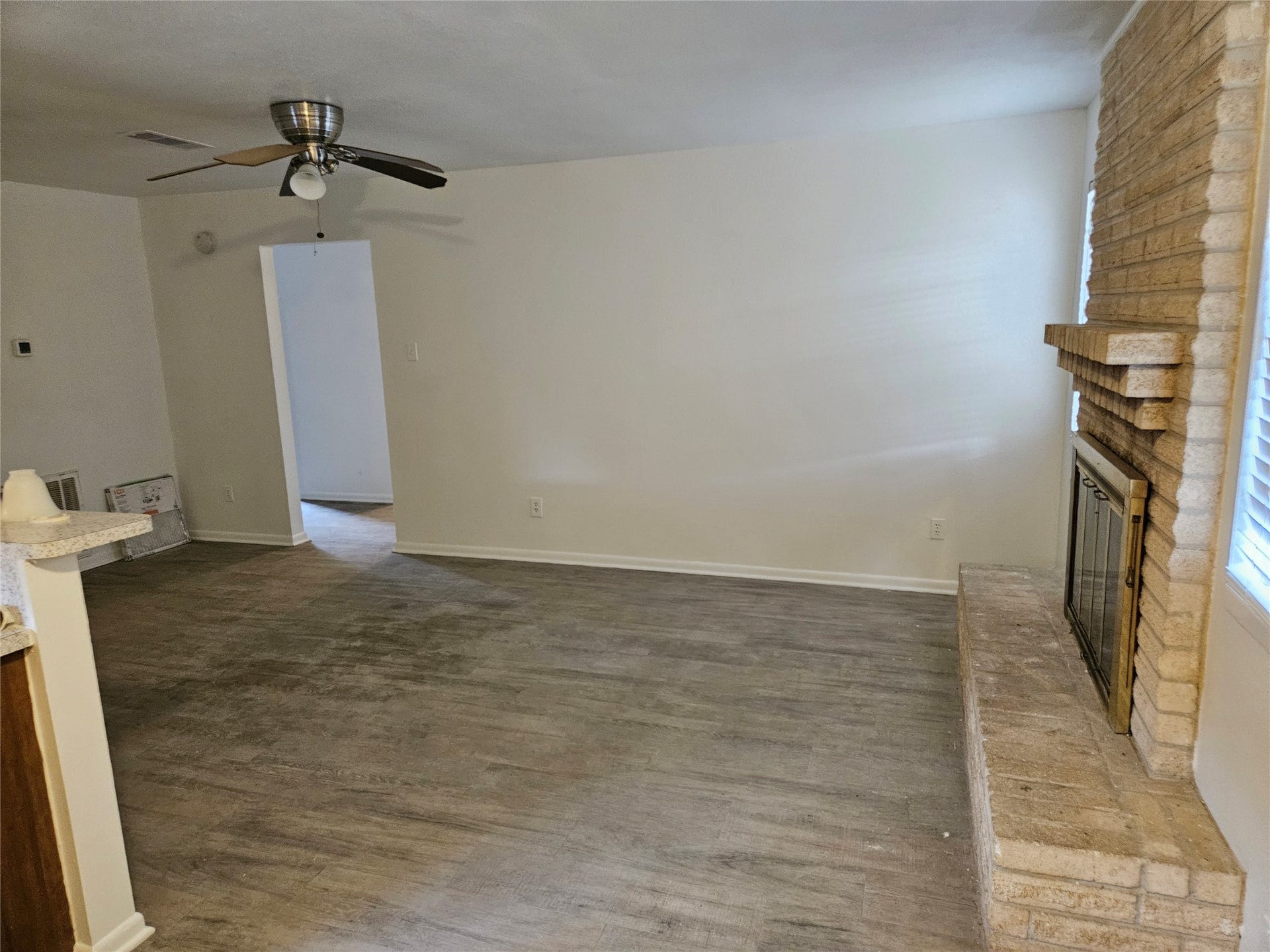 1335 Peach Spring Drive, Houston, TX 77088 Living Room