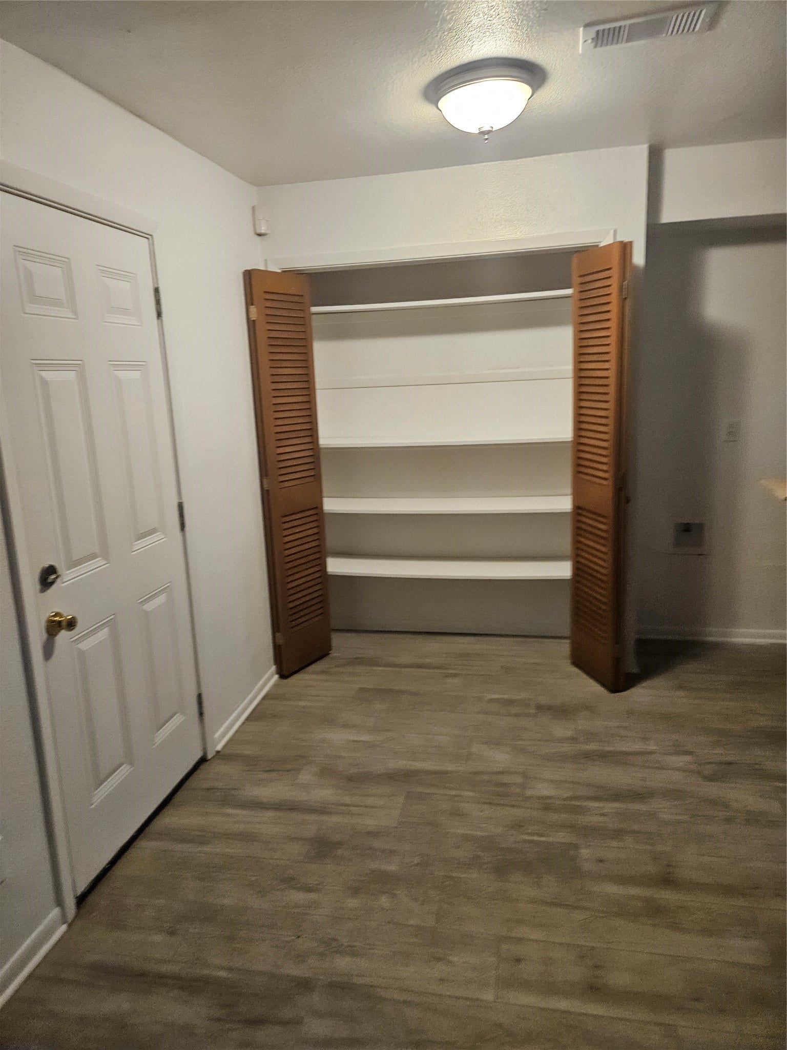 1335 Peach Spring Drive, Houston, TX 77088 Dinning Area & Pantry
