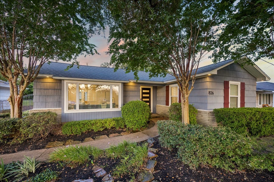Property photo for 826 T C Jester Boulevard, Houston, TX