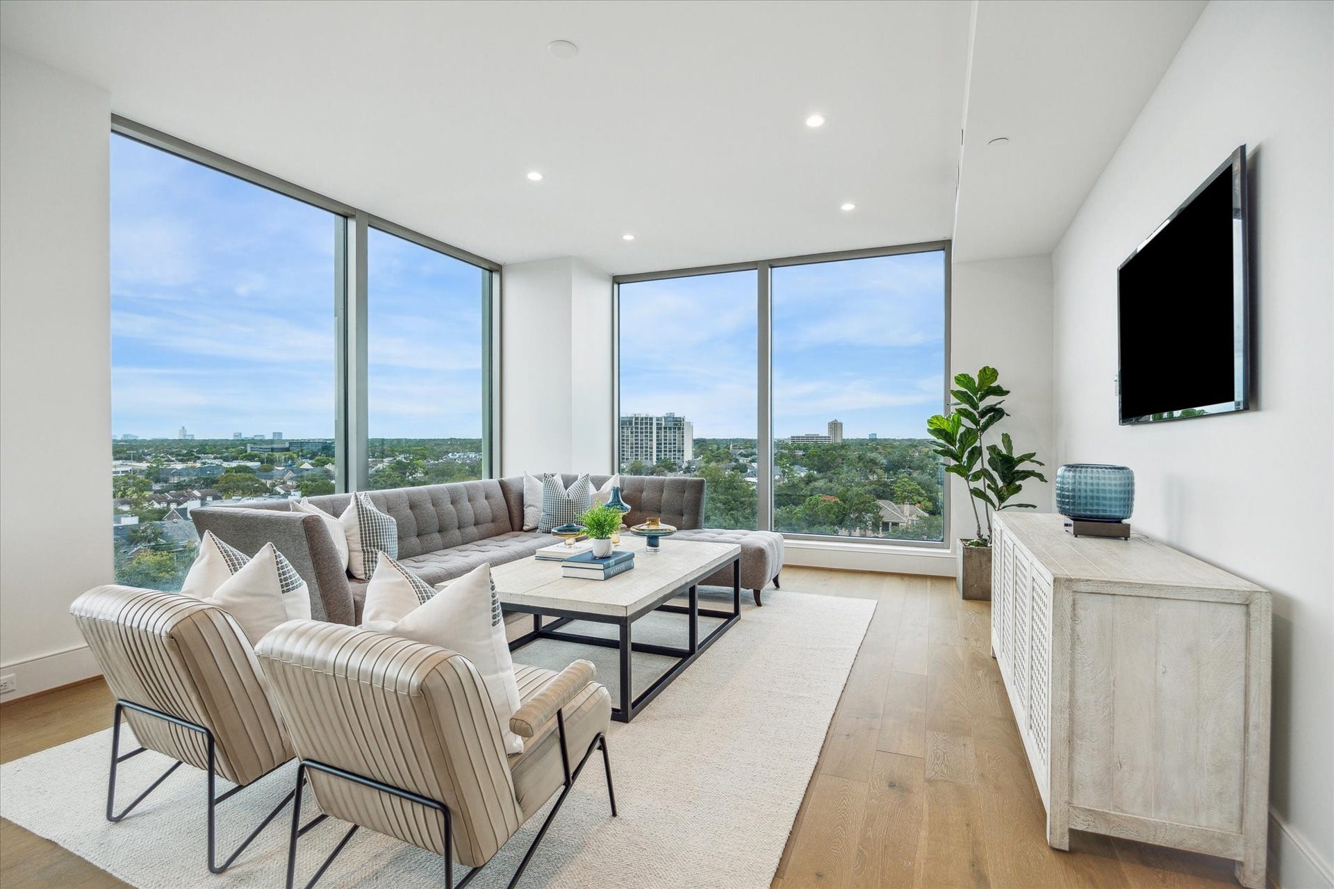 5656 San Felipe Street, #606, Houston, TX 77056 Floor-to-ceiling windows showcase panoramic Northern views of the city. Photos are of a similar unit with the same floor plan