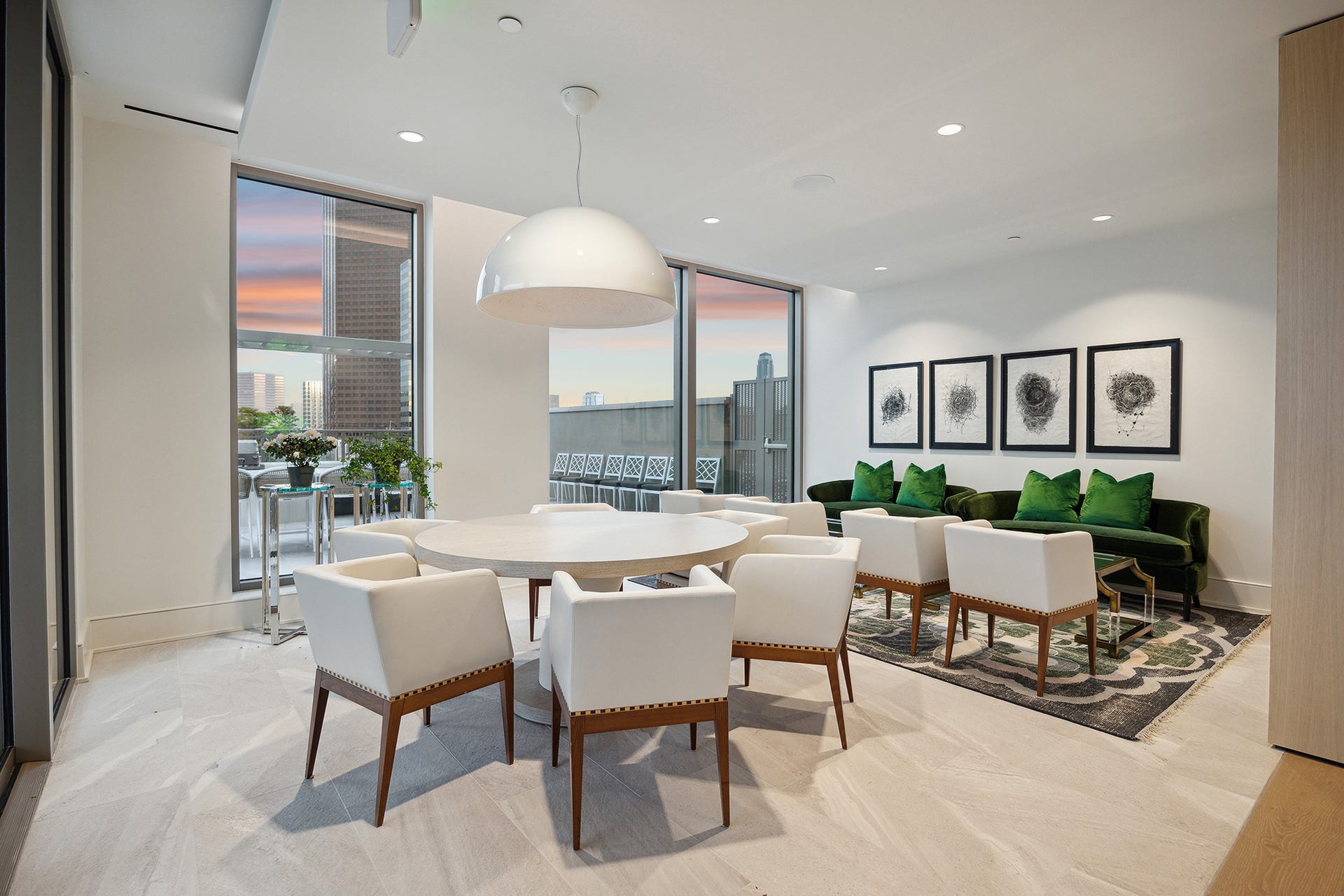 5656 San Felipe Street, #606, Houston, TX 77056 Additional amenities at THE HAWTHORNE include two reservable guest suites, a coffee bar, a dog run, a dog wash and resident storage.