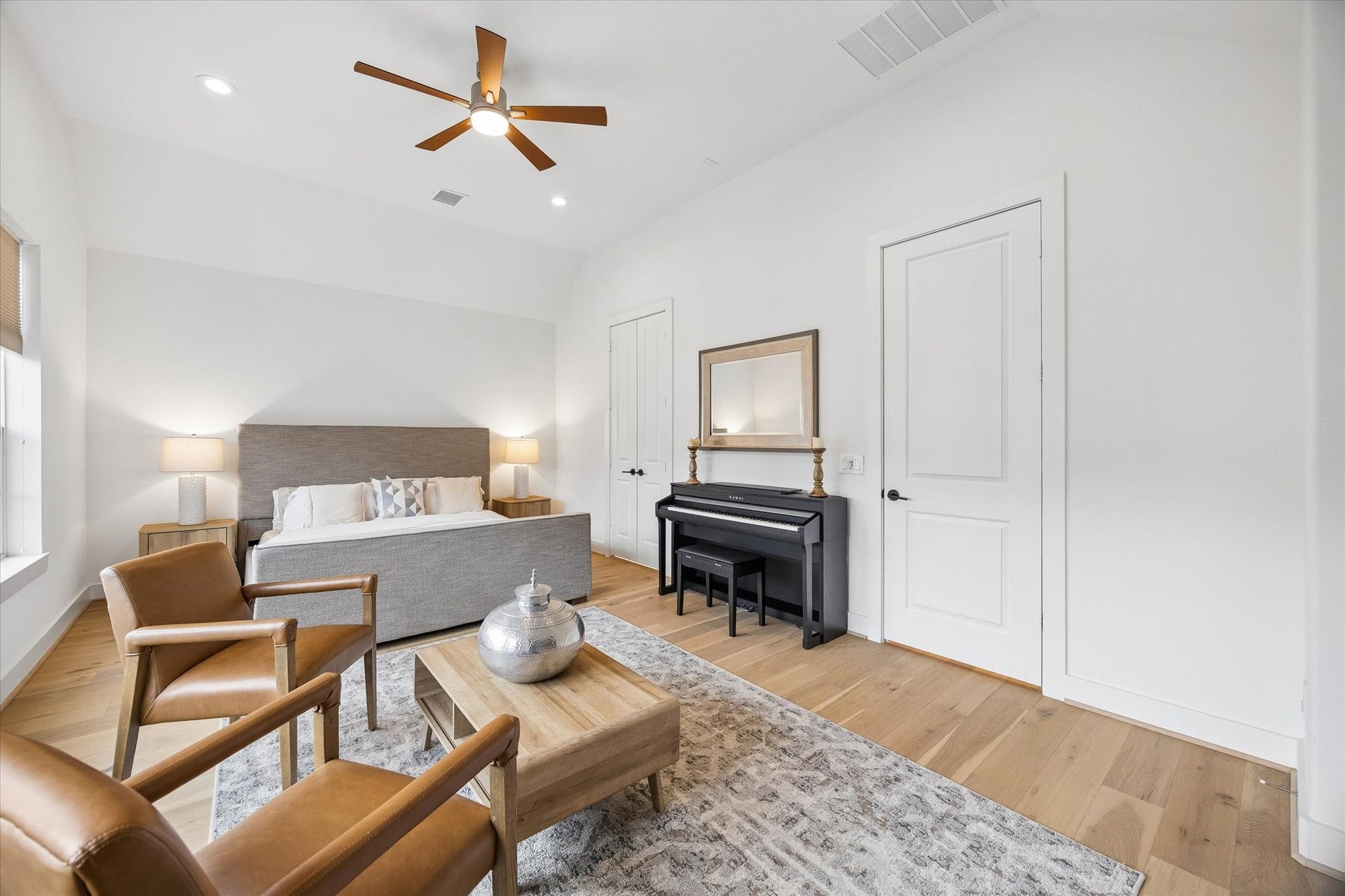956 Dunleigh Meadows Lane, Houston, TX 77055 Another vantage of this spacious primary.