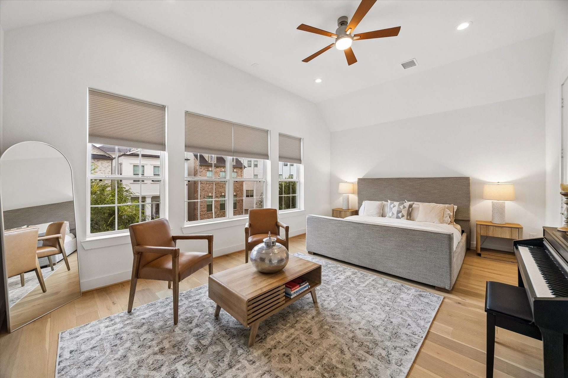956 Dunleigh Meadows Lane, Houston, TX 77055 Large windows frame tranquil neighborhood views while filling the room with natural light throughout the day.