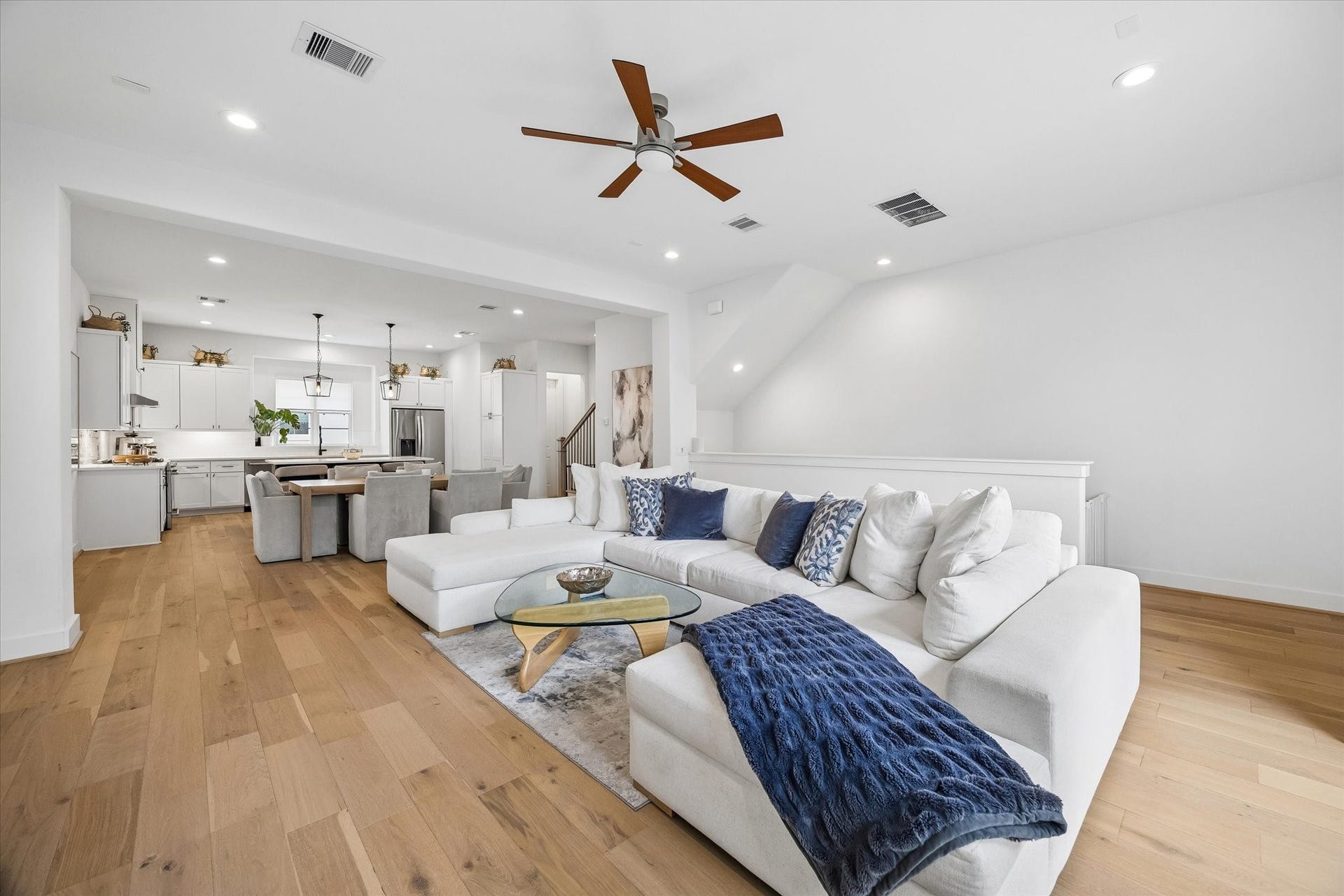 956 Dunleigh Meadows Lane, Houston, TX 77055 The expansive second-floor living area features soaring ceilings, rich wood flooring, and oversized windows that flood the space with natural light.