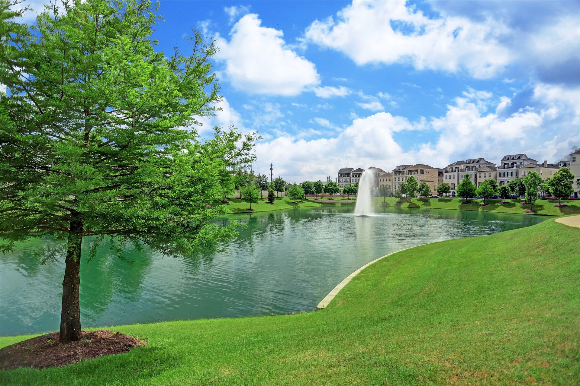 956 Dunleigh Meadows Lane, Houston, TX 77055 Community Lake.