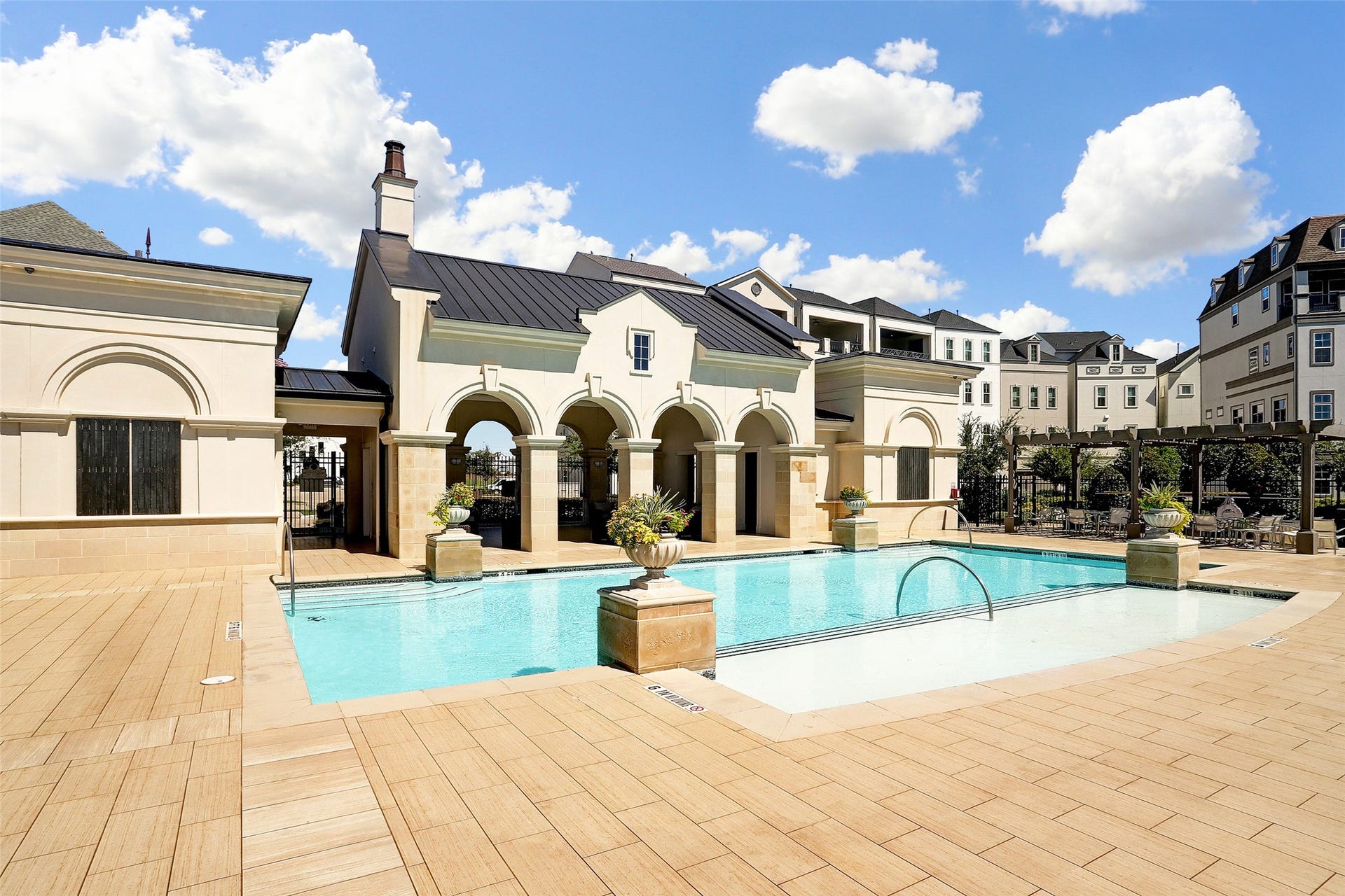 956 Dunleigh Meadows Lane, Houston, TX 77055 Community Pool.