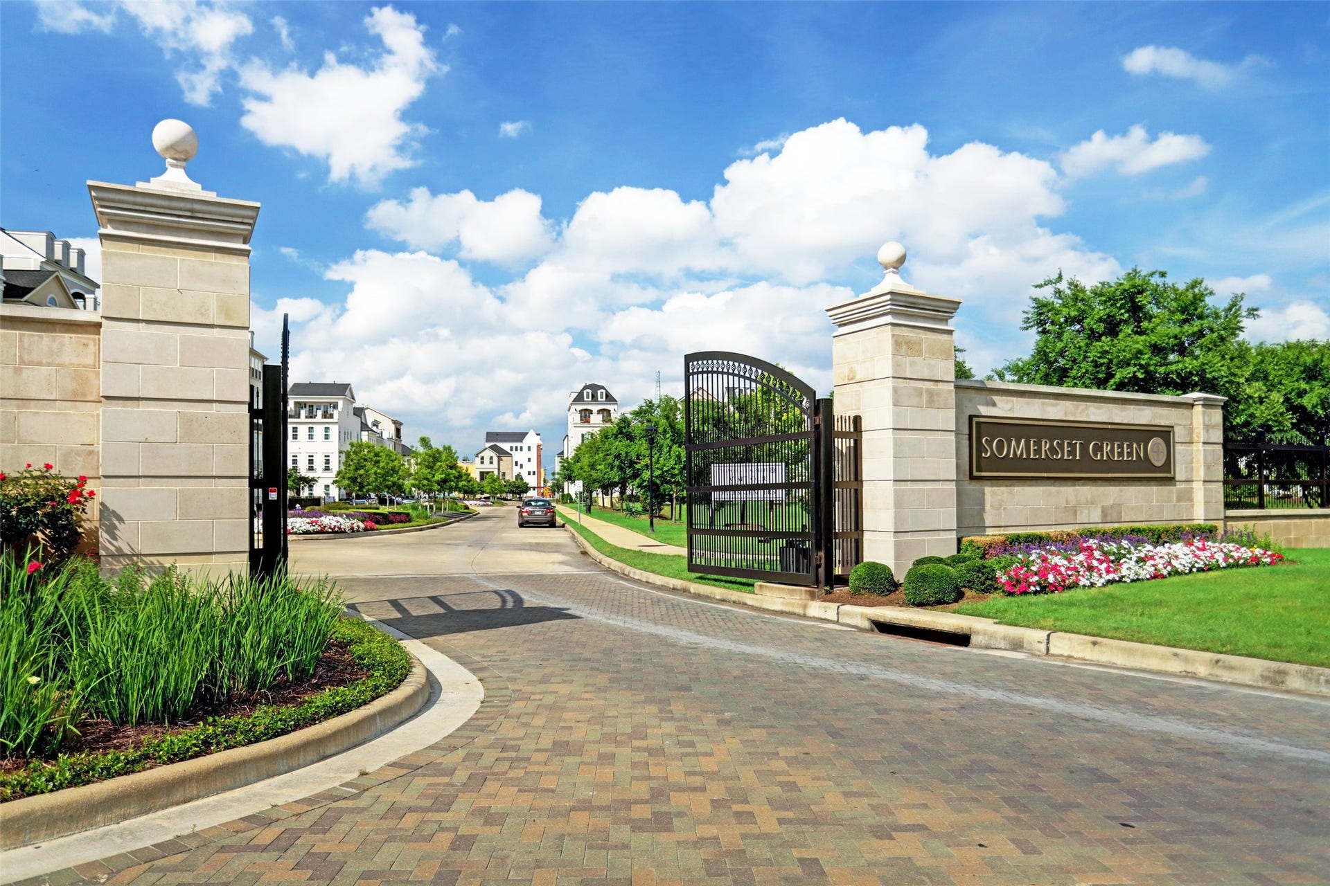 956 Dunleigh Meadows Lane, Houston, TX 77055 Welcome Home to Somerset Green!