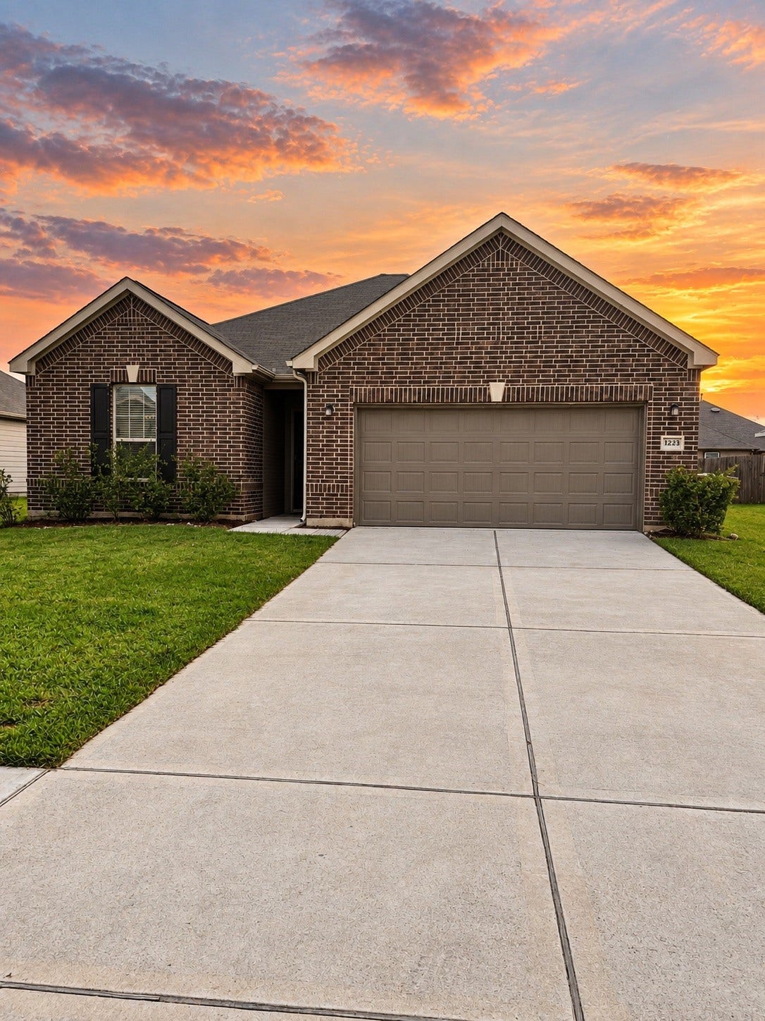 1223 Painted Bunting Drive, La Marque, TX 77568 Welcome home 1223 Painted Bunting