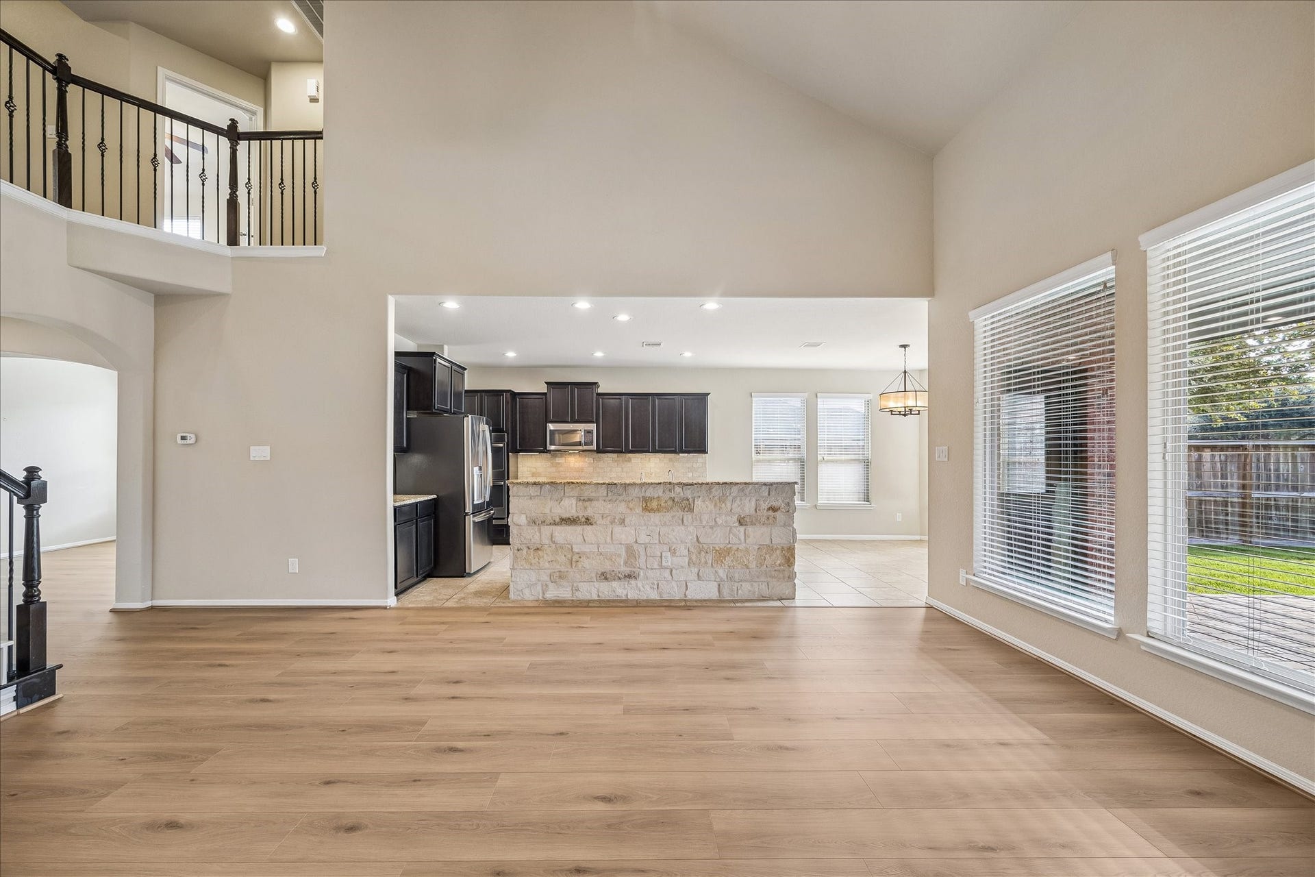 30 Glade Park Drive, Missouri City, TX 77459 Whether you're hosting a crowd or enjoying a laid-back evening, this open floor plan makes it easy to feel right at home. Updated wood-look laminate flooring and easy access to the kitchen and dining areas keep everyday living comfortable and convenient.