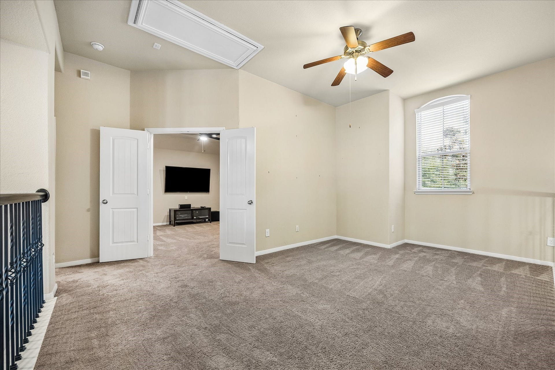 30 Glade Park Drive, Missouri City, TX 77459 Everyone needs a little room to do their own thing, and this upstairs game room delivers. A raised tray ceiling with a cooling fan adds comfort, while the nearby media room makes it easy to spread out for games, hobbies, or just hang out with friends.