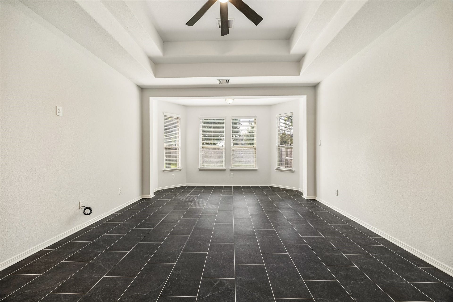 30 Glade Park Drive, Missouri City, TX 77459 Stretch out, relax, and truly unwind in this inviting primary retreat. A charming sitting area framed by bay windows is just the spot to enjoy your morning coffee, curl up with a good book, or savor a quiet nightcap before calling it a day.