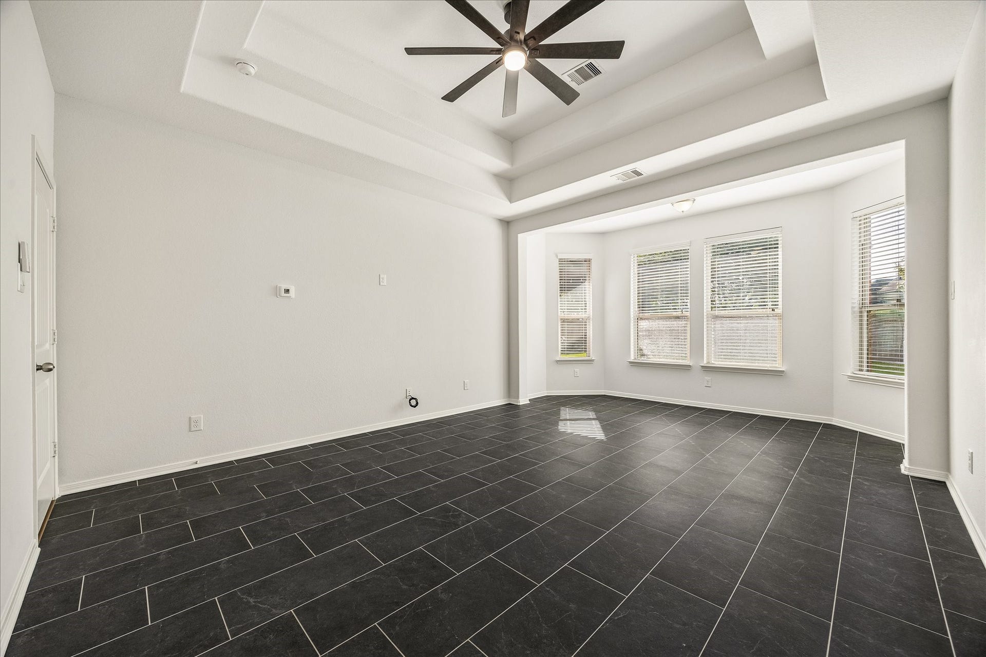 30 Glade Park Drive, Missouri City, TX 77459 You'll have sweet dreams in this lovely first floor primary retreat. With tile flooring, a dramatic triple tray ceiling, and a cozy sitting area surrounded by windows, there's plenty of room to stretch out and enjoy a little peace and quiet.
