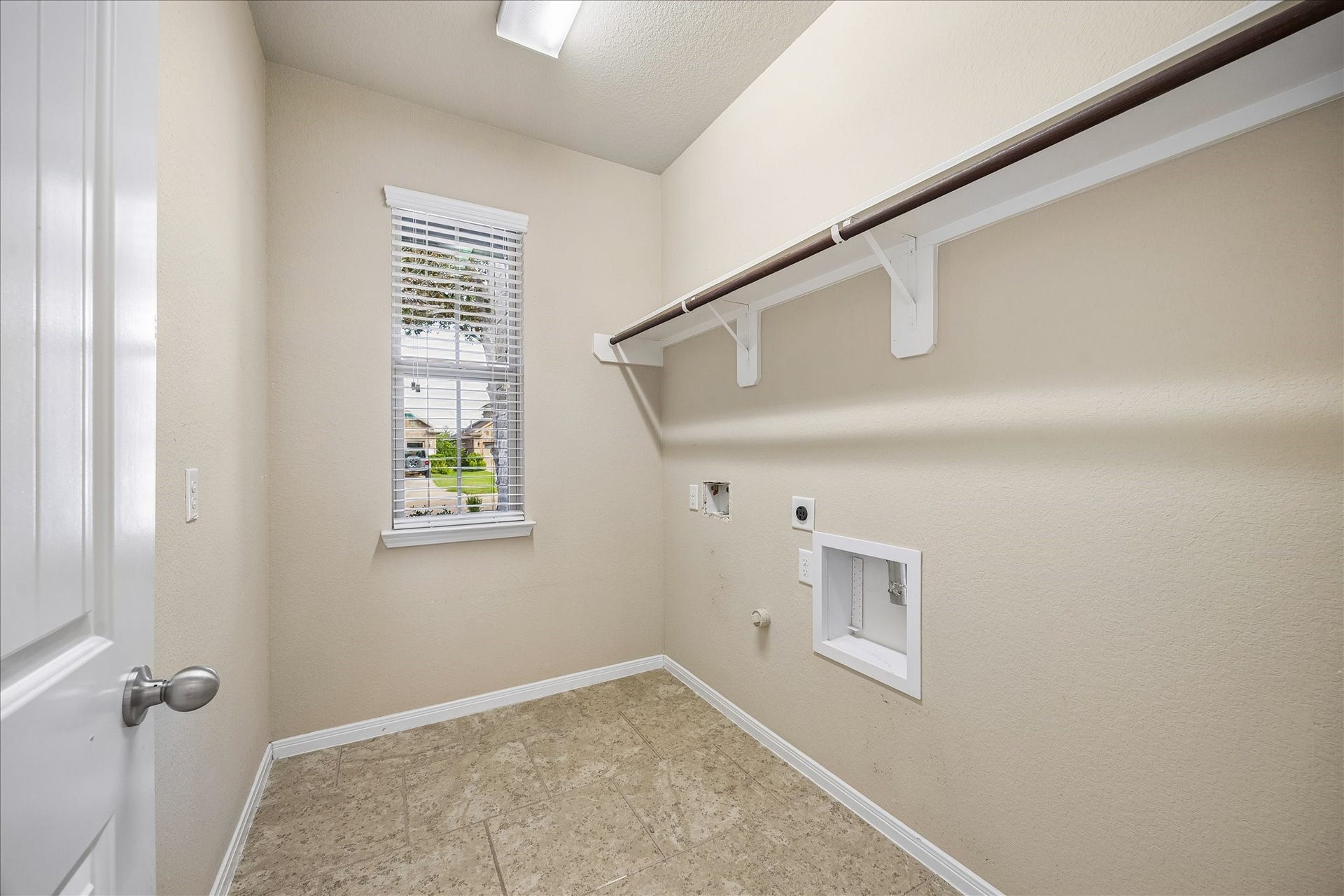 30 Glade Park Drive, Missouri City, TX 77459 Laundry day might not be your favorite chore, but having a dedicated space sure helps. This utility room offers both gas and electric dryer connections, a long hanging bar for clothes, and room for extra storage to keep everything organized.