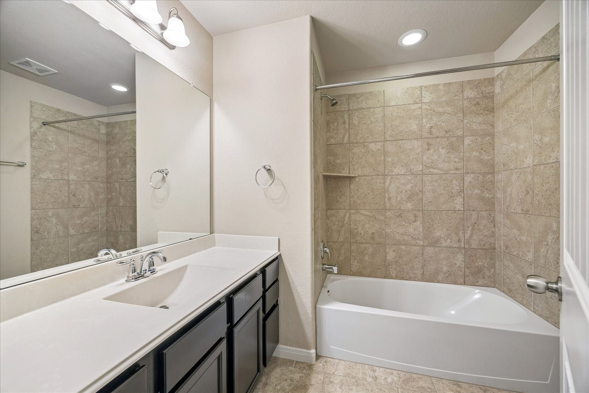 30 Glade Park Drive, Missouri City, TX 77459 This second upstairs full bathroom offers the convenience of direct access from a guest suite and the game room area. With a spacious vanity, full mirror, ample storage, and a tub/shower combination, it's ready for everyday routines or visiting guests.