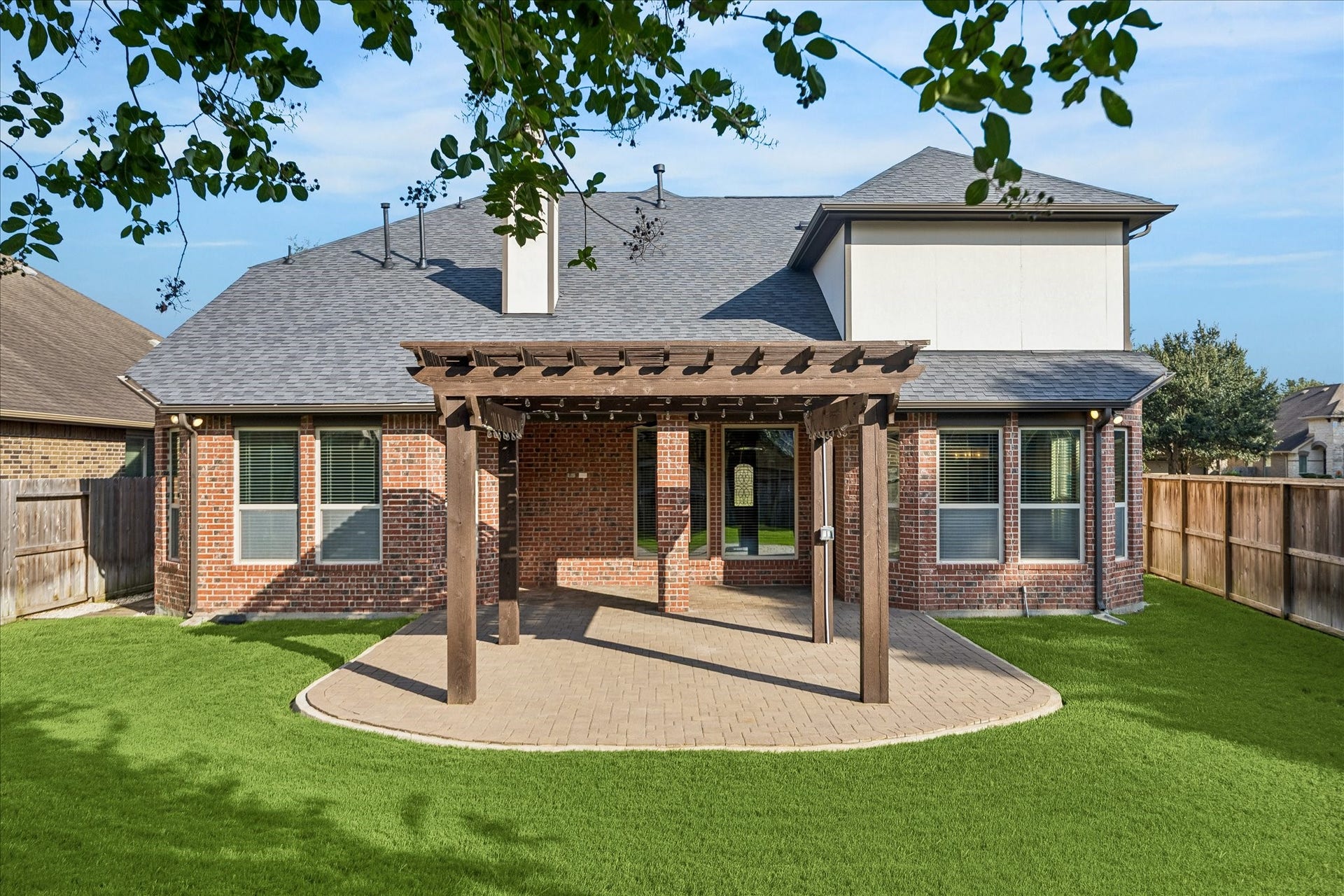 30 Glade Park Drive, Missouri City, TX 77459 Fire up the grill and invite a few friends over. The backyard patio and pergola create a welcoming spot for outdoor dining, casual get-togethers, or winding down after a busy day. With easy access to the kitchen and living areas, entertaining can flow comfortably between indoors and out.