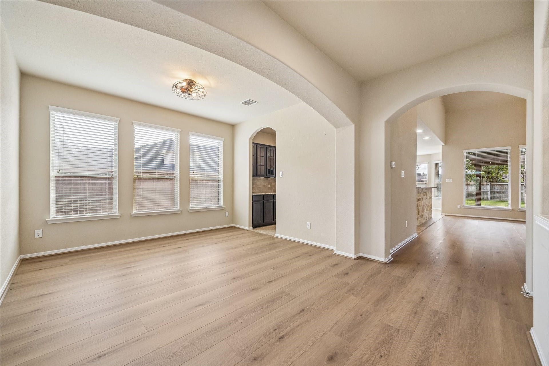 30 Glade Park Drive, Missouri City, TX 77459 From Sunday brunches to lavish dinner parties, this spacious dining room is ready for it all! Triple windows bring in plenty of natural light, while the nearby butler's pantry makes serving guests from the kitchen a breeze.