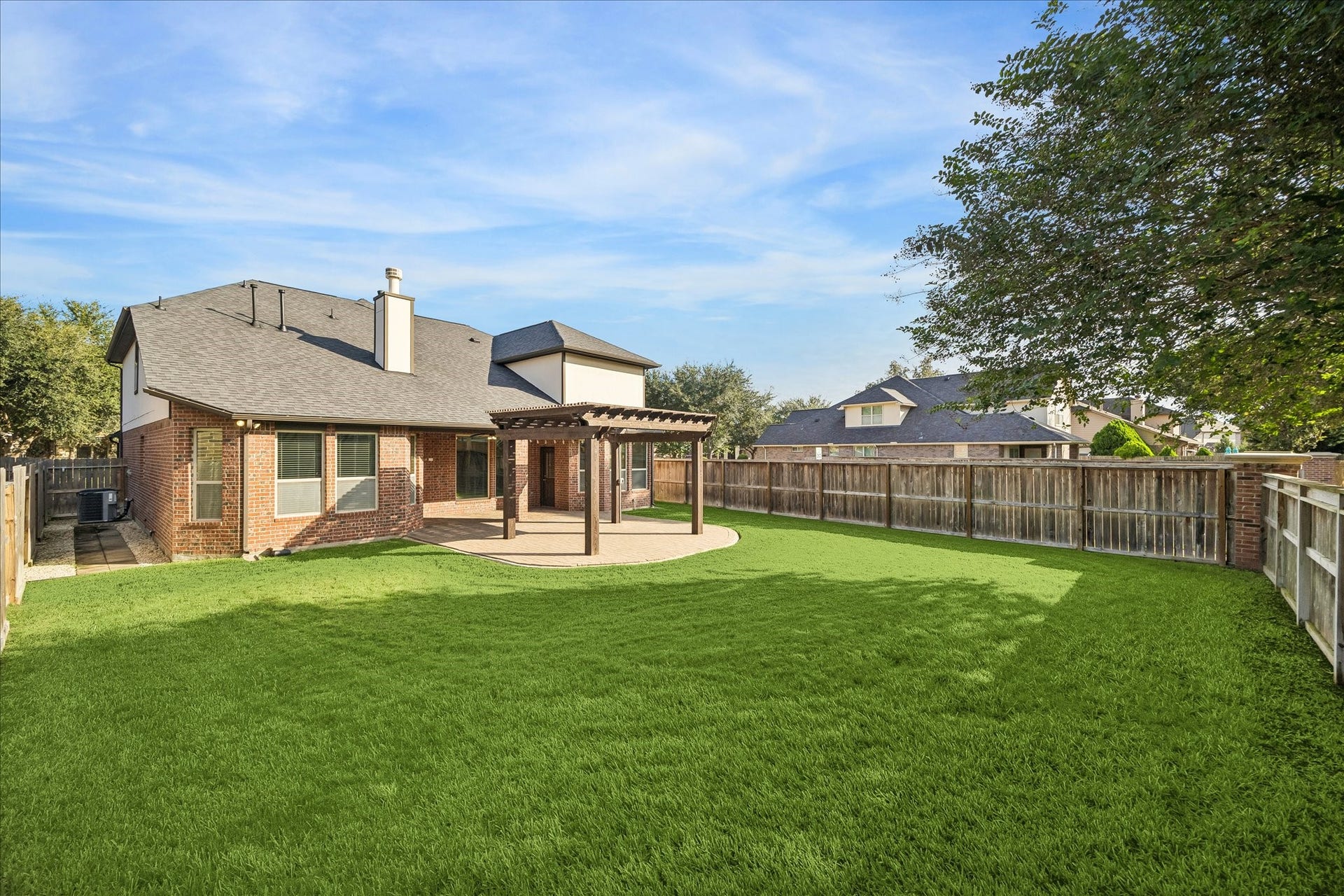 30 Glade Park Drive, Missouri City, TX 77459 There's room for everyone to enjoy a little fresh air in this spacious, fully fenced backyard. Whether it's weekend barbecues, outdoor games, or relaxing under the pergola, the sprawling lawn and inviting patio offer plenty of ways to make the most of your time at home.