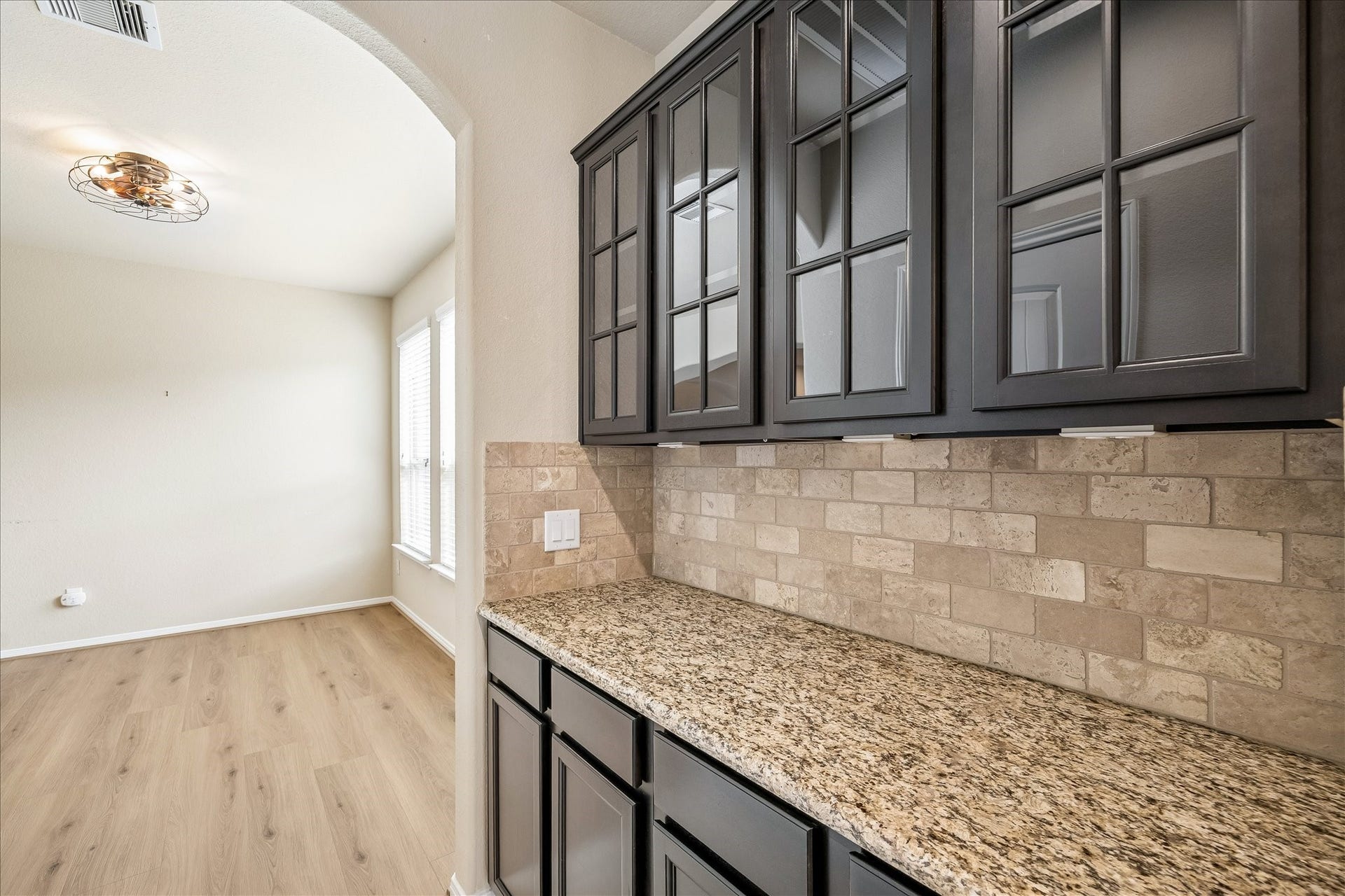 30 Glade Park Drive, Missouri City, TX 77459 Hosting just got easier with this handy butler's pantry connecting the kitchen and formal dining room. Extra counter space and cabinetry provide a convenient spot for serving dishes, beverages, and all those entertaining essentials.