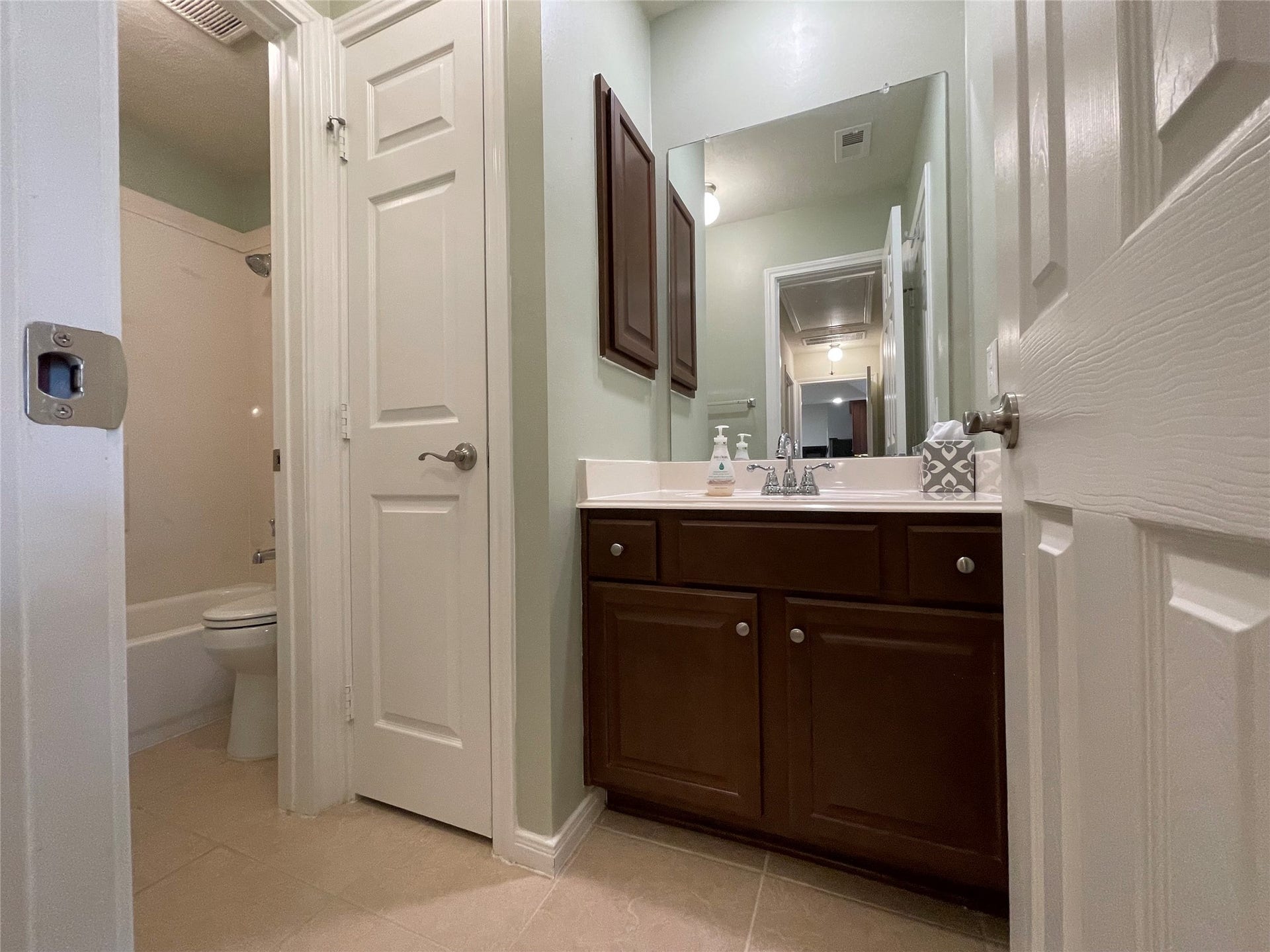 6535 Bastrop Trail, Manvel, TX 77578 Bathroom
