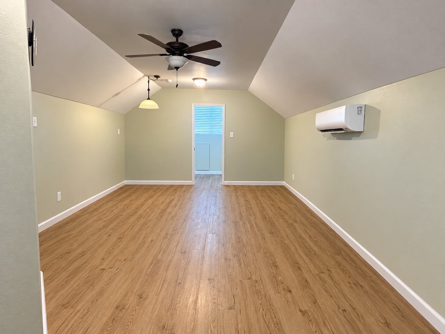 6535 Bastrop Trail, Manvel, TX 77578 Plenty of space to relax and entertain in the game room in the garage