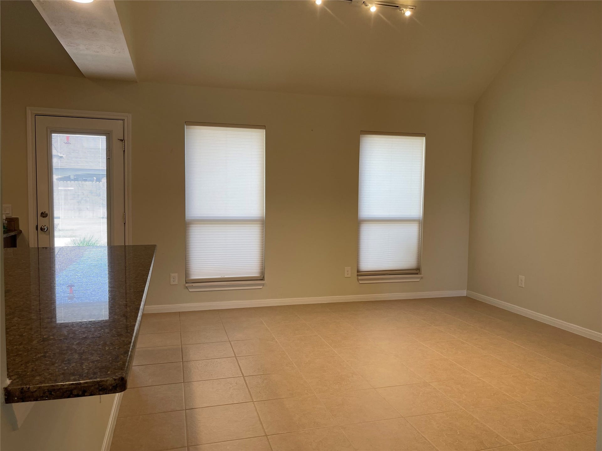 6535 Bastrop Trail, Manvel, TX 77578 Breakfast Area