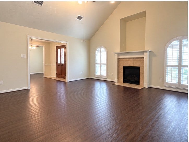 6535 Bastrop Trail, Manvel, TX 77578 Living area with high ceilings