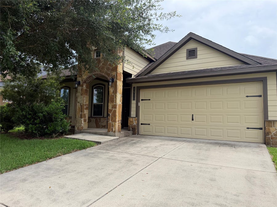 Property photo for 2511 Amy Lee Drive, Conroe, TX